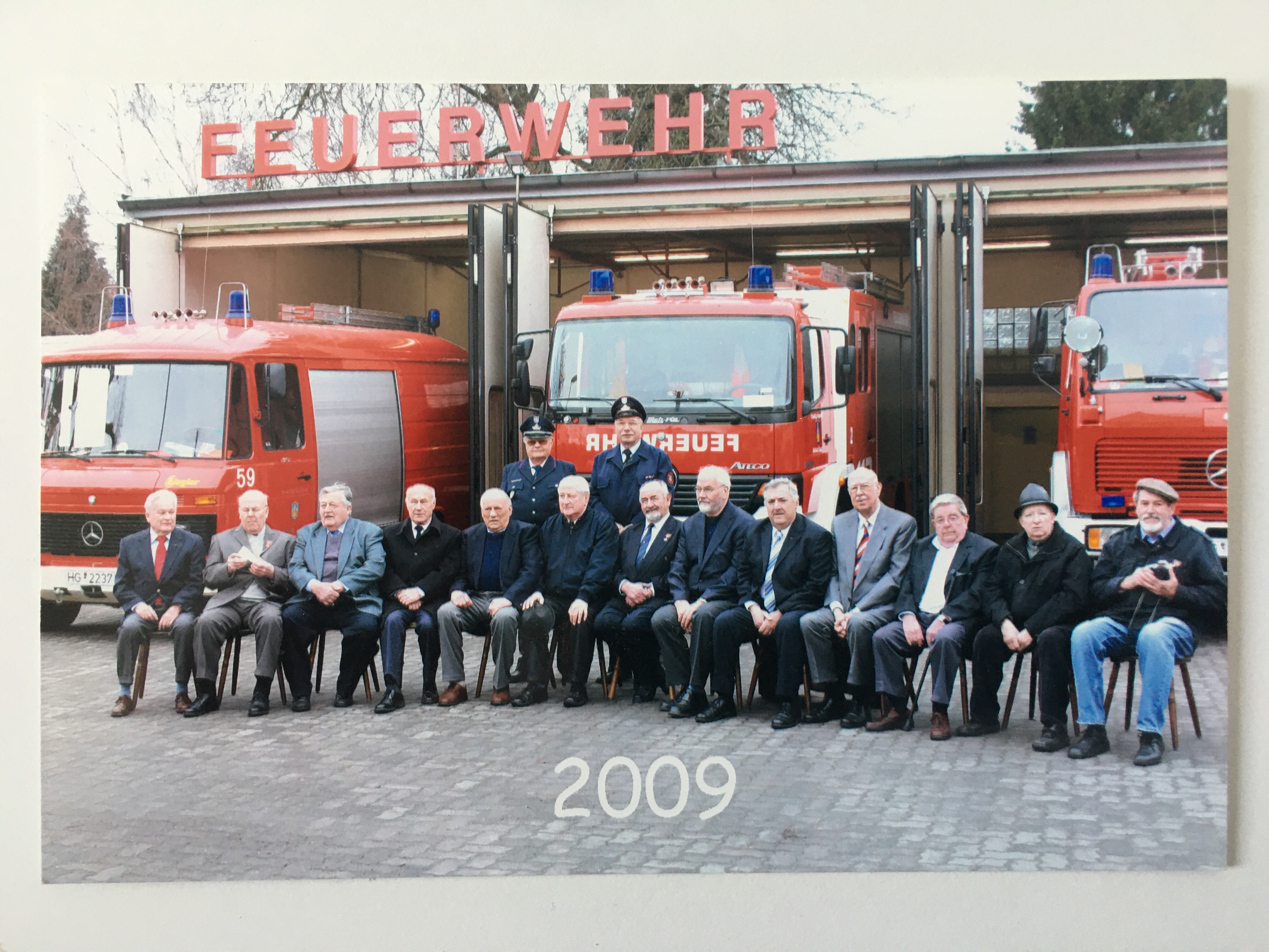 Alters- und Ehrenabteilung der Freiwilligen Feuerwehr Steinbach, 2009 (Taunus-Rhein-Main - Regionalgeschichtliche Sammlung Dr. Stefan Naas CC BY-NC-SA)