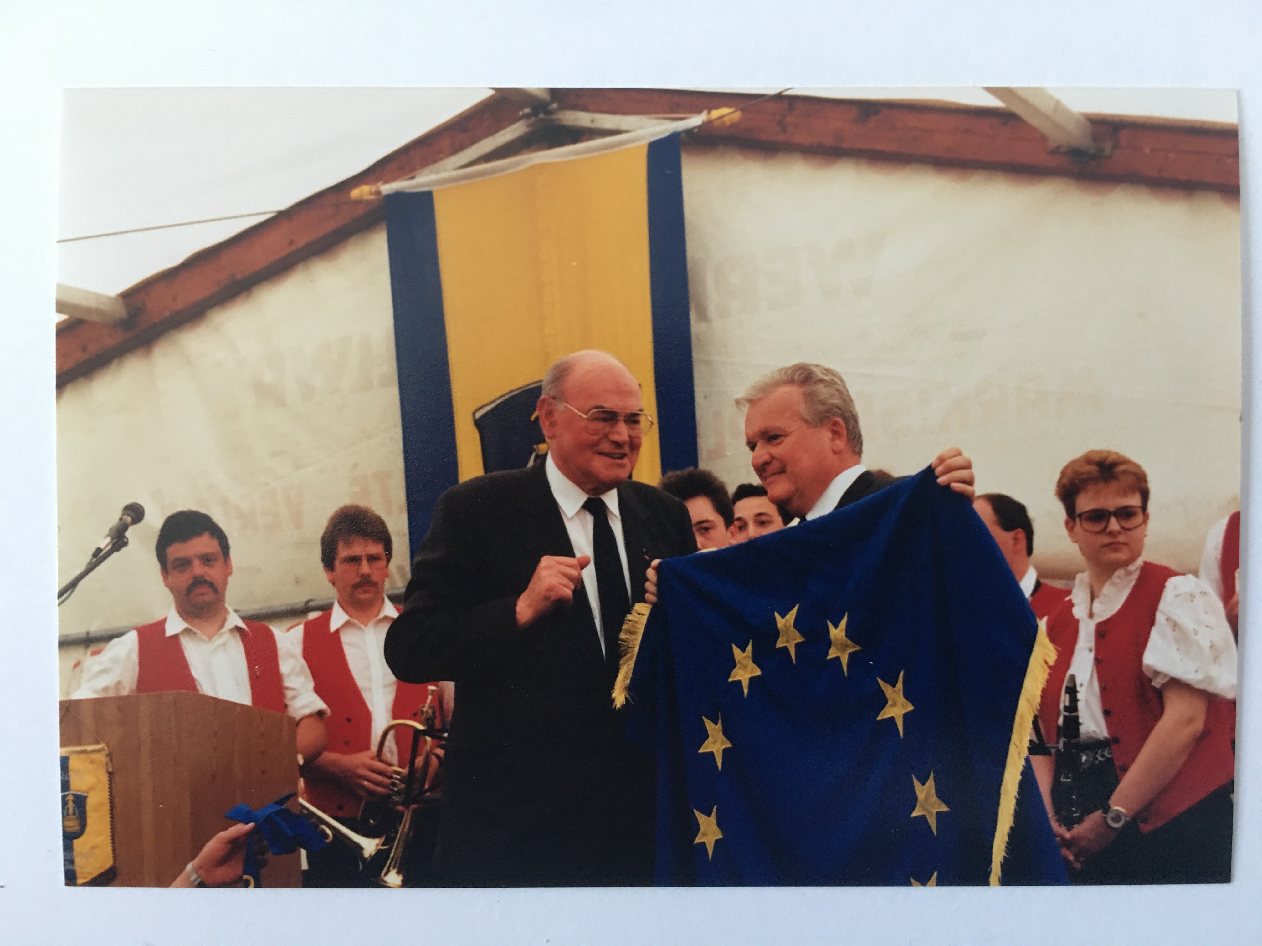Europafest in Steinbach, ca. 1988 (Taunus-Rhein-Main - Regionalgeschichtliche Sammlung Dr. Stefan Naas CC BY-NC-SA)