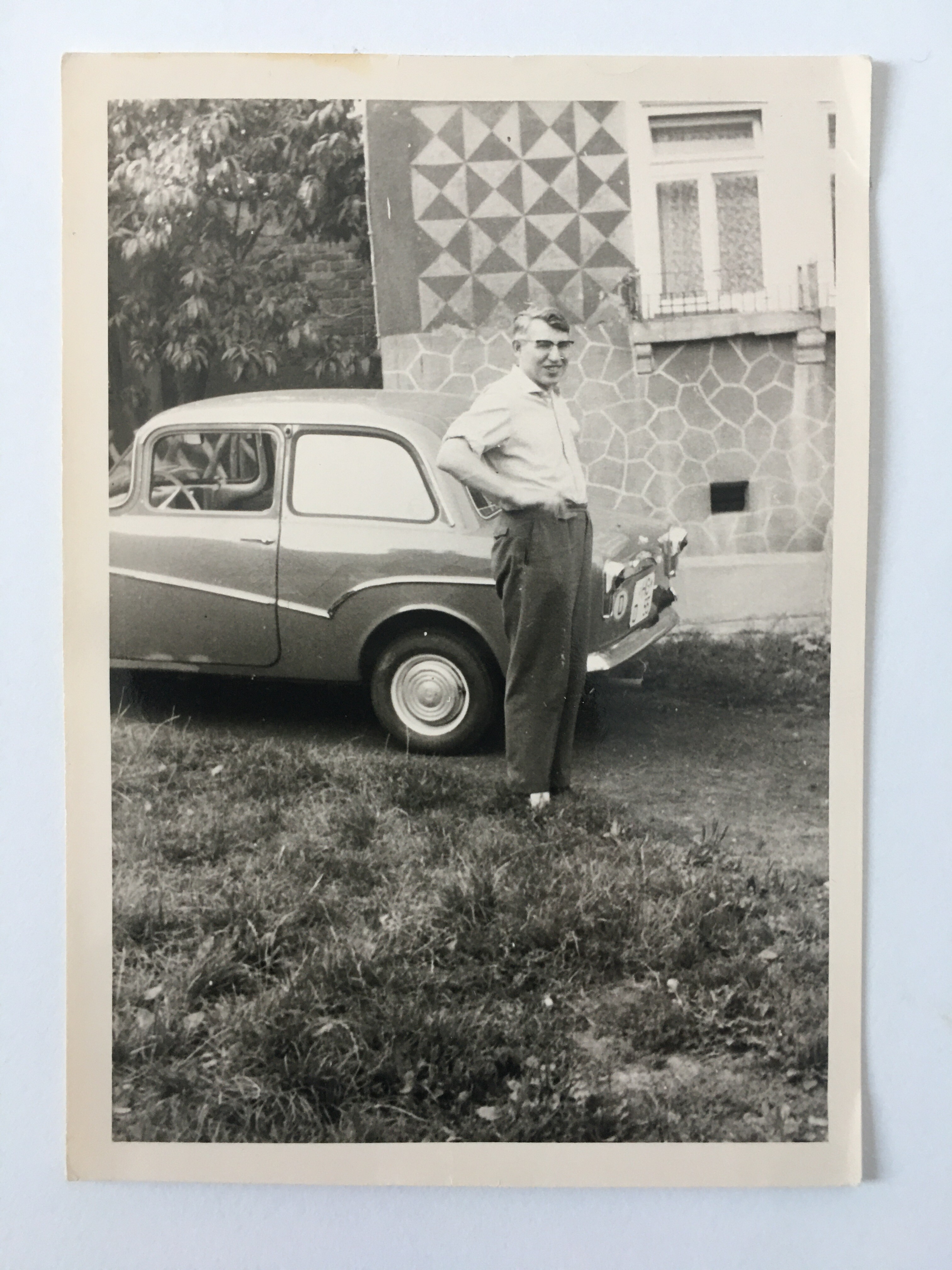 Heinrich Hill, erstes Auto 1963 (Taunus-Rhein-Main - Regionalgeschichtliche Sammlung Dr. Stefan Naas CC BY-NC-SA)