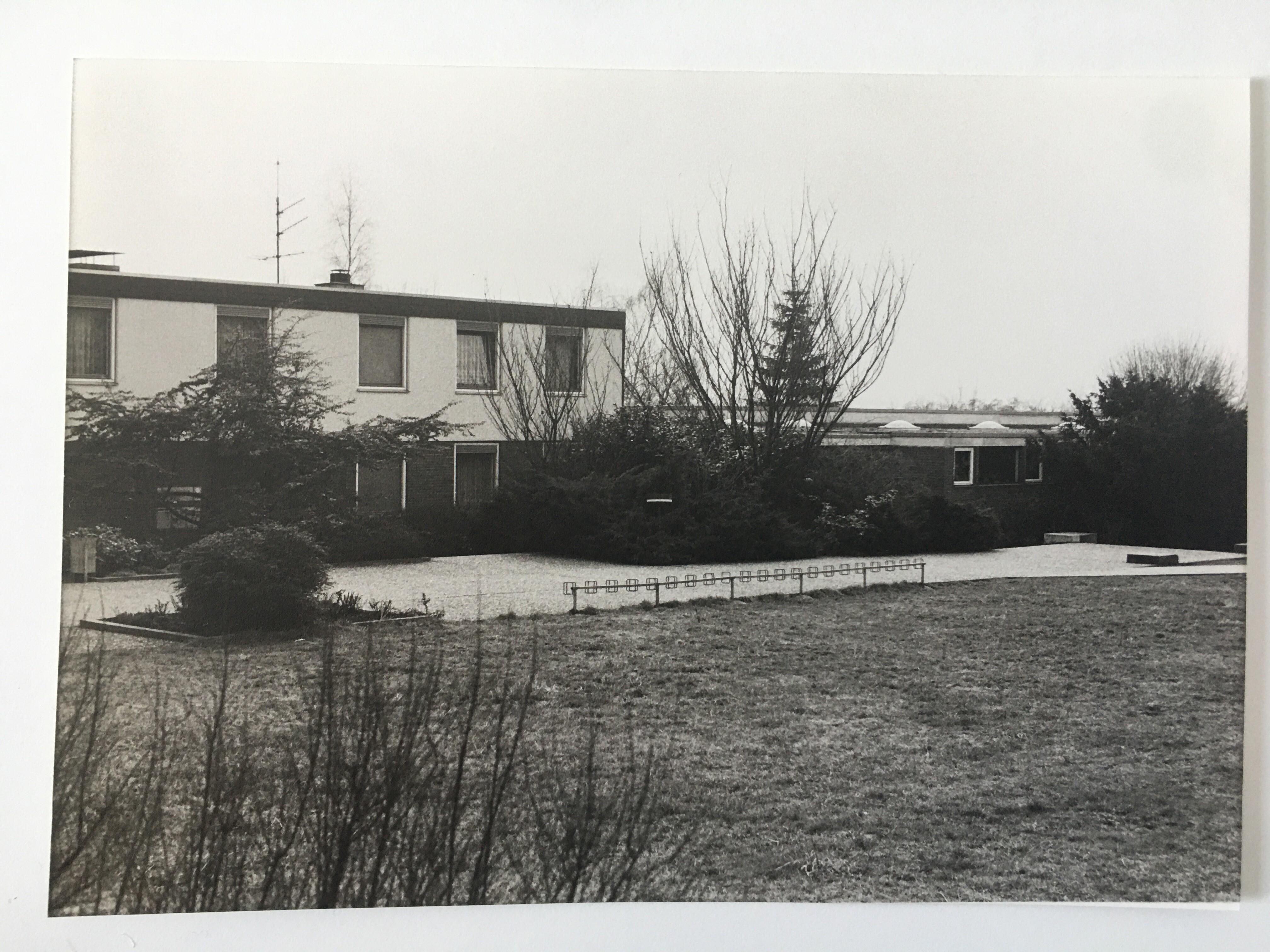Evangelisches Gemeindezentrum Steinbach, ca. 1980 (Taunus-Rhein-Main - Regionalgeschichtliche Sammlung Dr. Stefan Naas CC BY-NC-SA)
