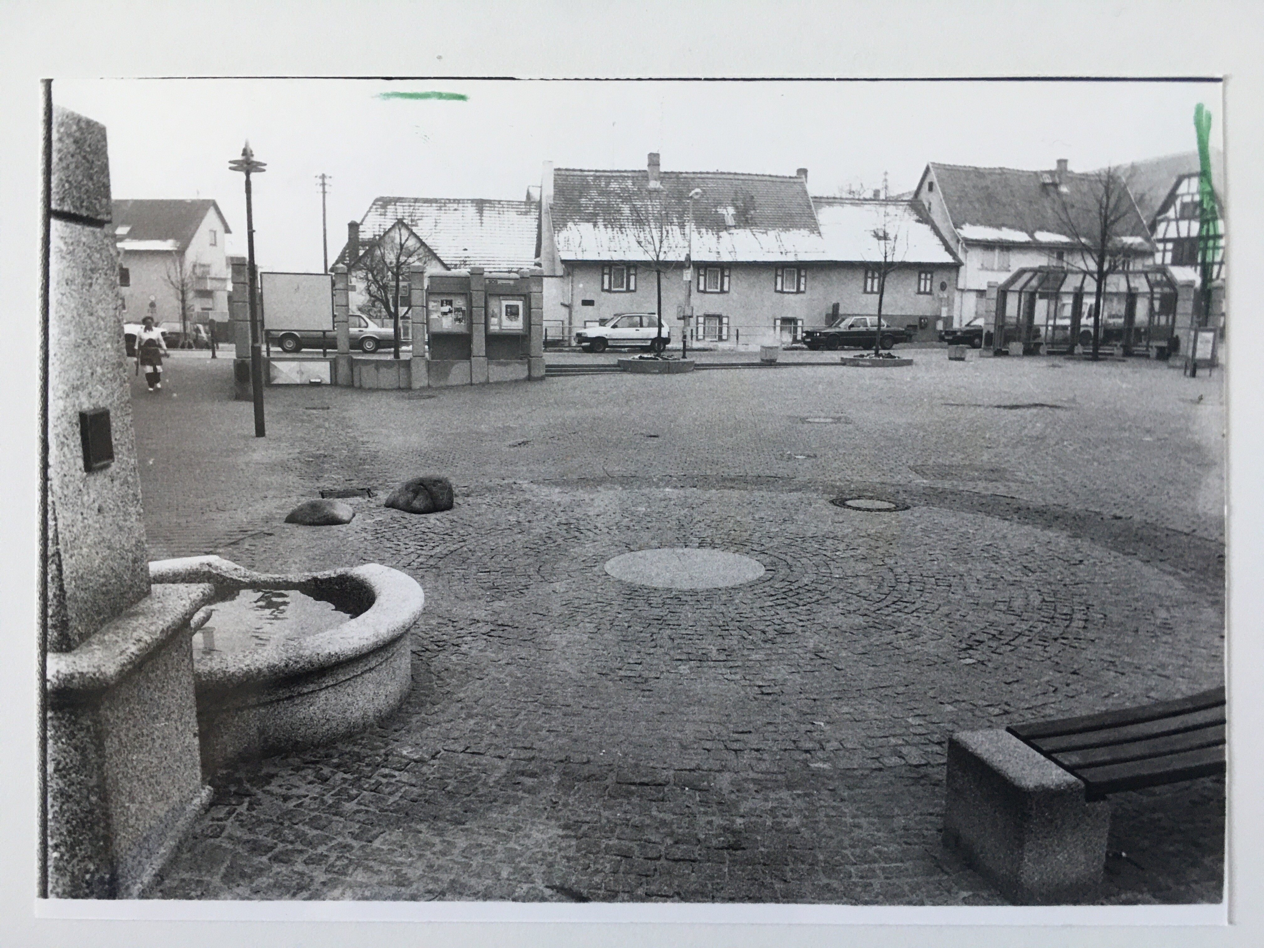 Der Pijnacker Platz nach dem Umbau, 26.11.1988 (Taunus-Rhein-Main - Regionalgeschichtliche Sammlung Dr. Stefan Naas CC BY-NC-SA)