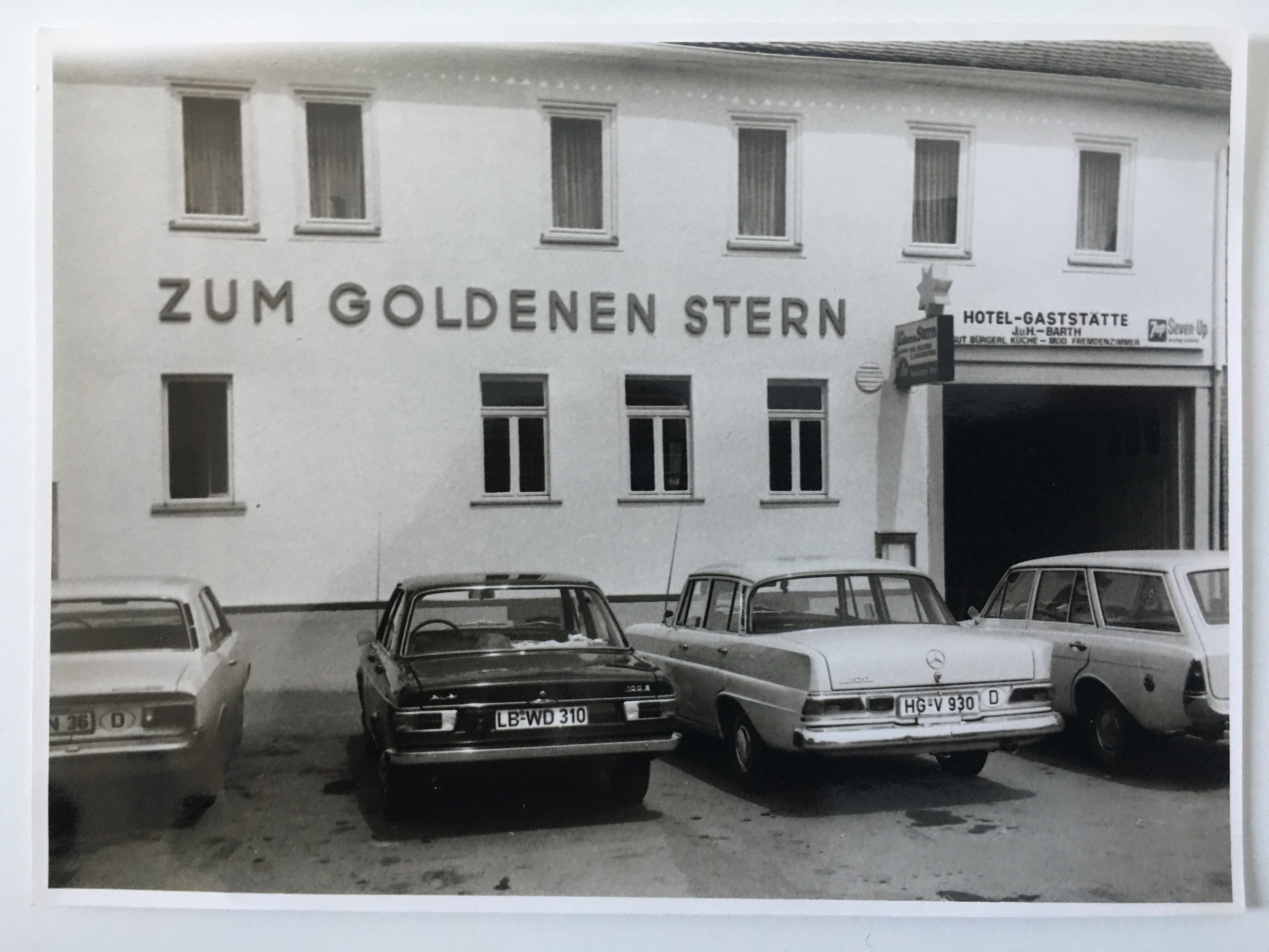 Gasthaus zum Goldenen Stern, Mai 1971 (Taunus-Rhein-Main - Regionalgeschichtliche Sammlung Dr. Stefan Naas CC BY-NC-SA)