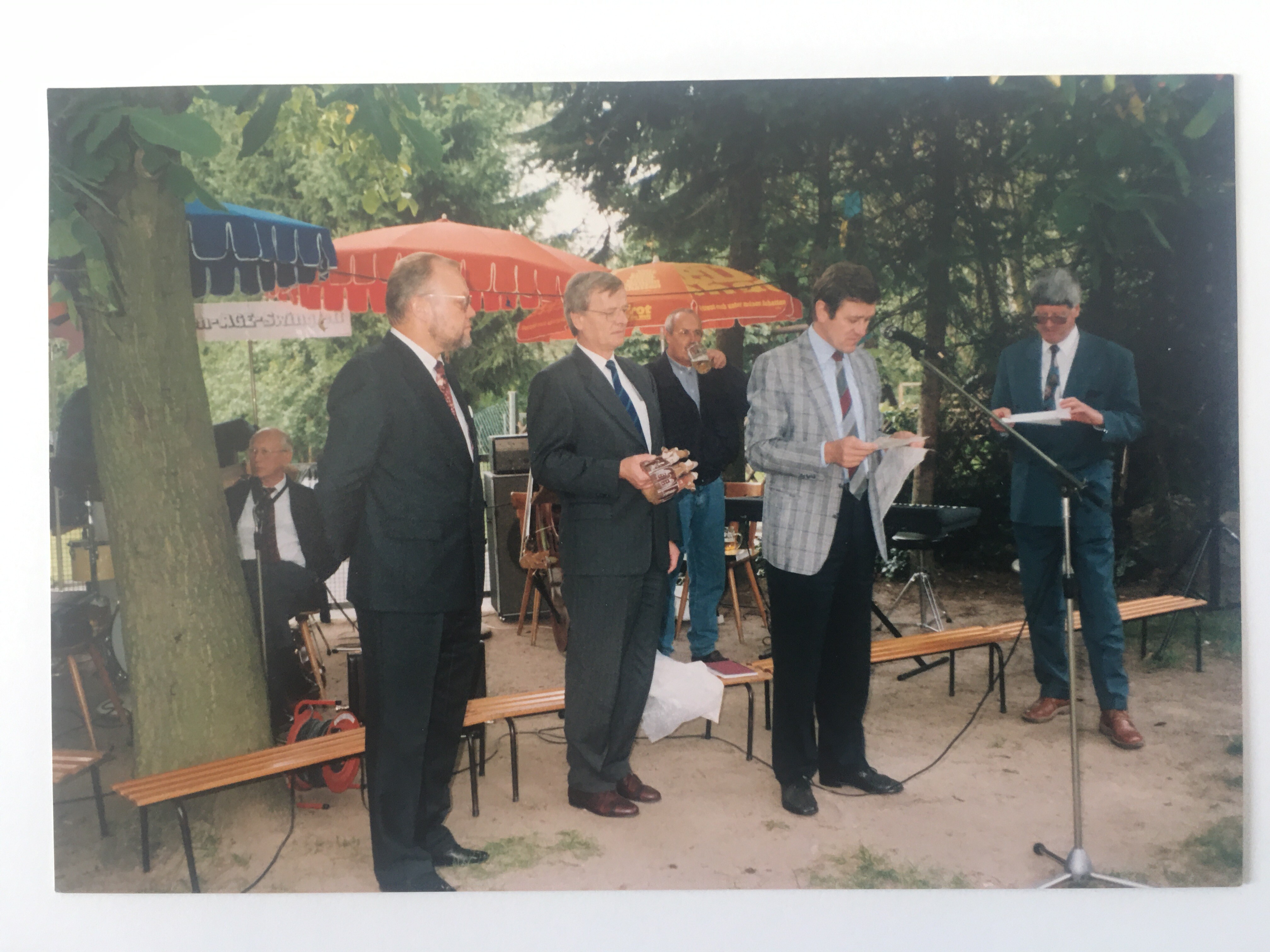 25 Jahre Evangelisches Gemeindezentrum, 13.9.1992 (Taunus-Rhein-Main - Regionalgeschichtliche Sammlung Dr. Stefan Naas CC BY-NC-SA)