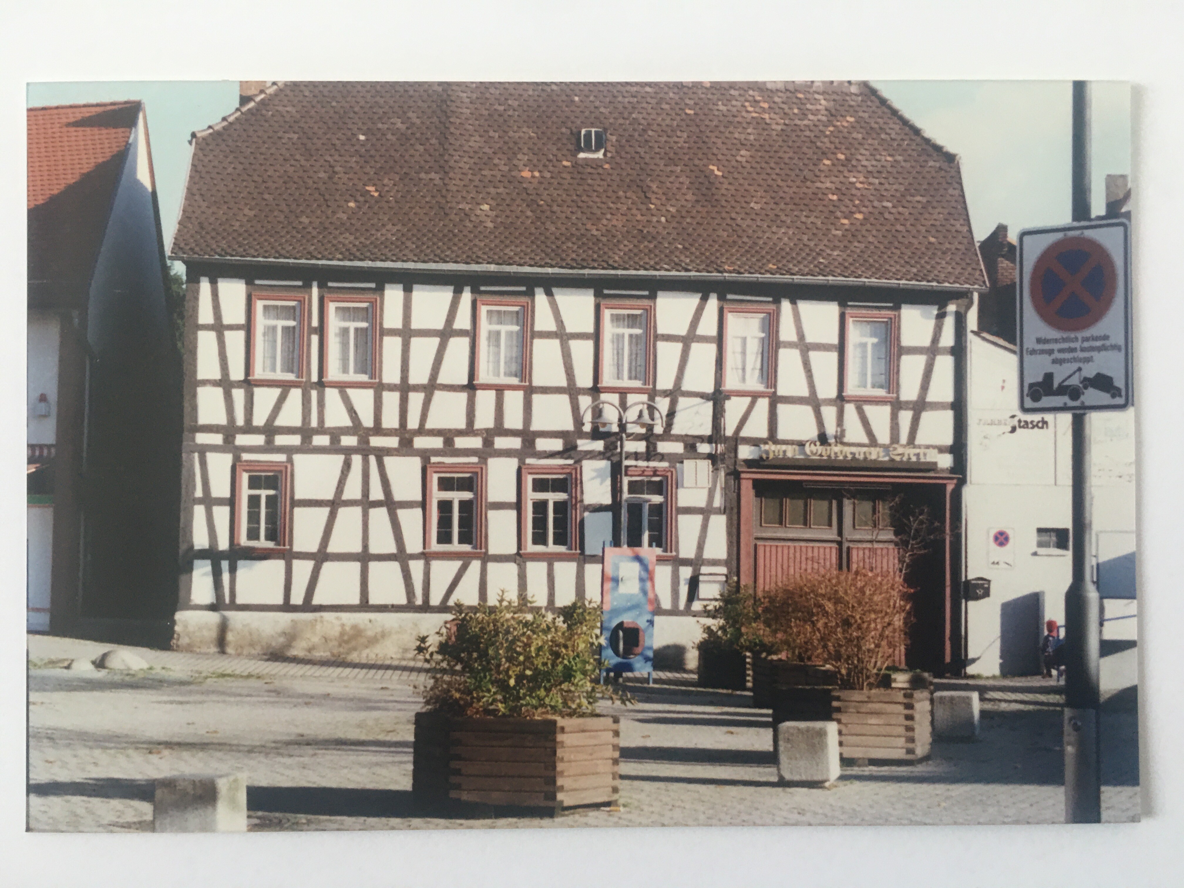 Pijnacker Platz in Steinbach, ca. 1999 (Taunus-Rhein-Main - Regionalgeschichtliche Sammlung Dr. Stefan Naas CC BY-NC-SA)