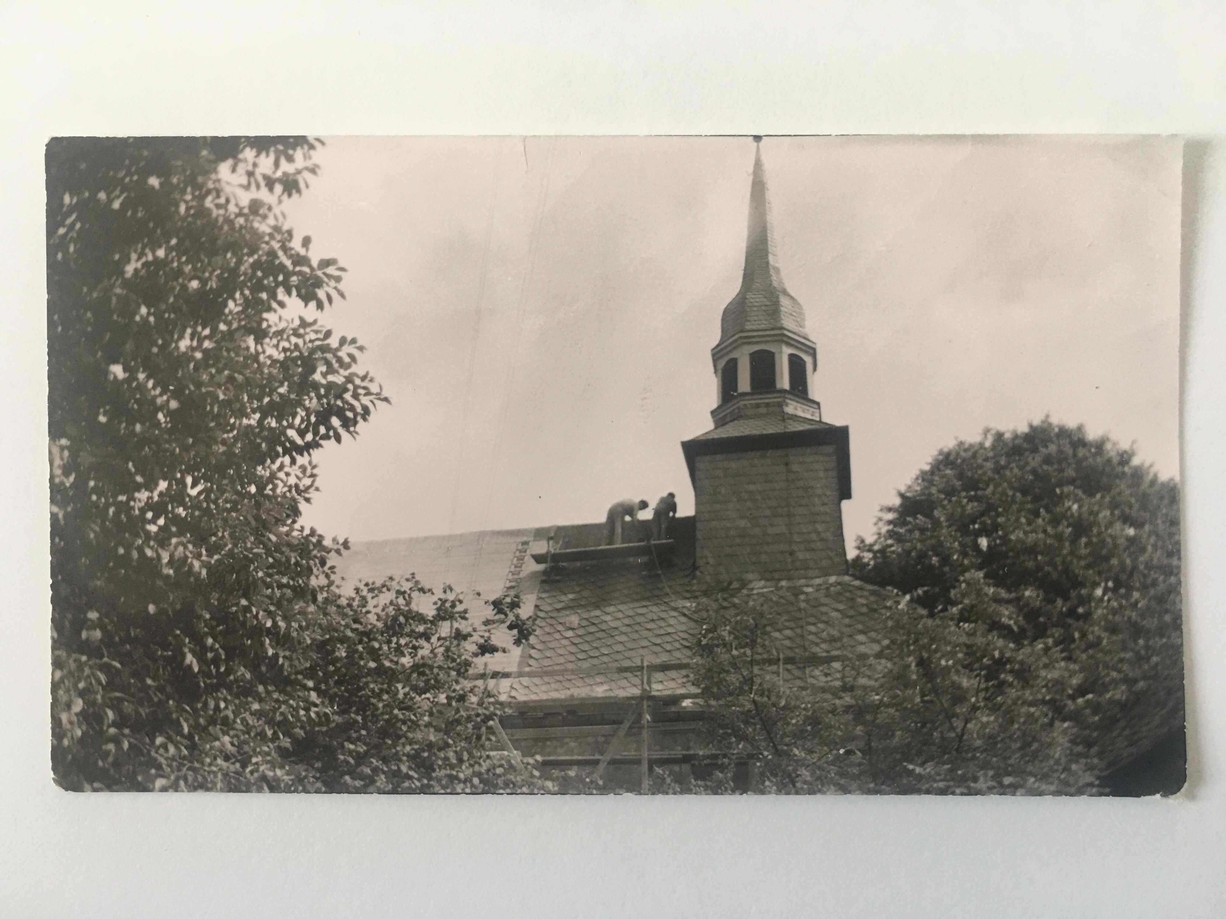 Evangelische Kirche Steinbach, ca. 1955 (Taunus-Rhein-Main - Regionalgeschichtliche Sammlung Dr. Stefan Naas CC BY-NC-SA)