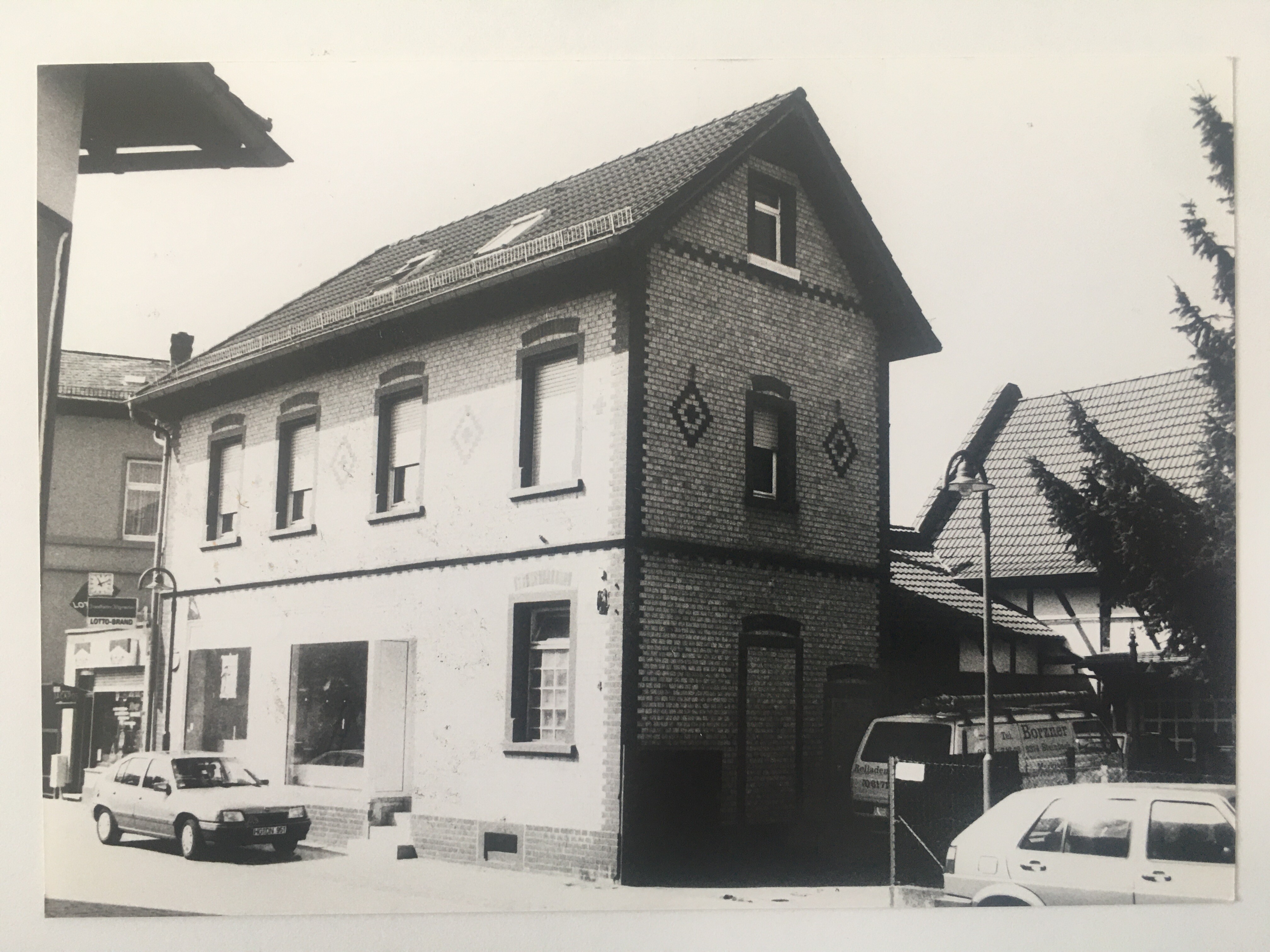 Bornhohl 4 vor dem Umbau zur Stadtbücherei, ca. 1994. (Taunus-Rhein-Main - Regionalgeschichtliche Sammlung Dr. Stefan Naas CC BY-NC-SA)