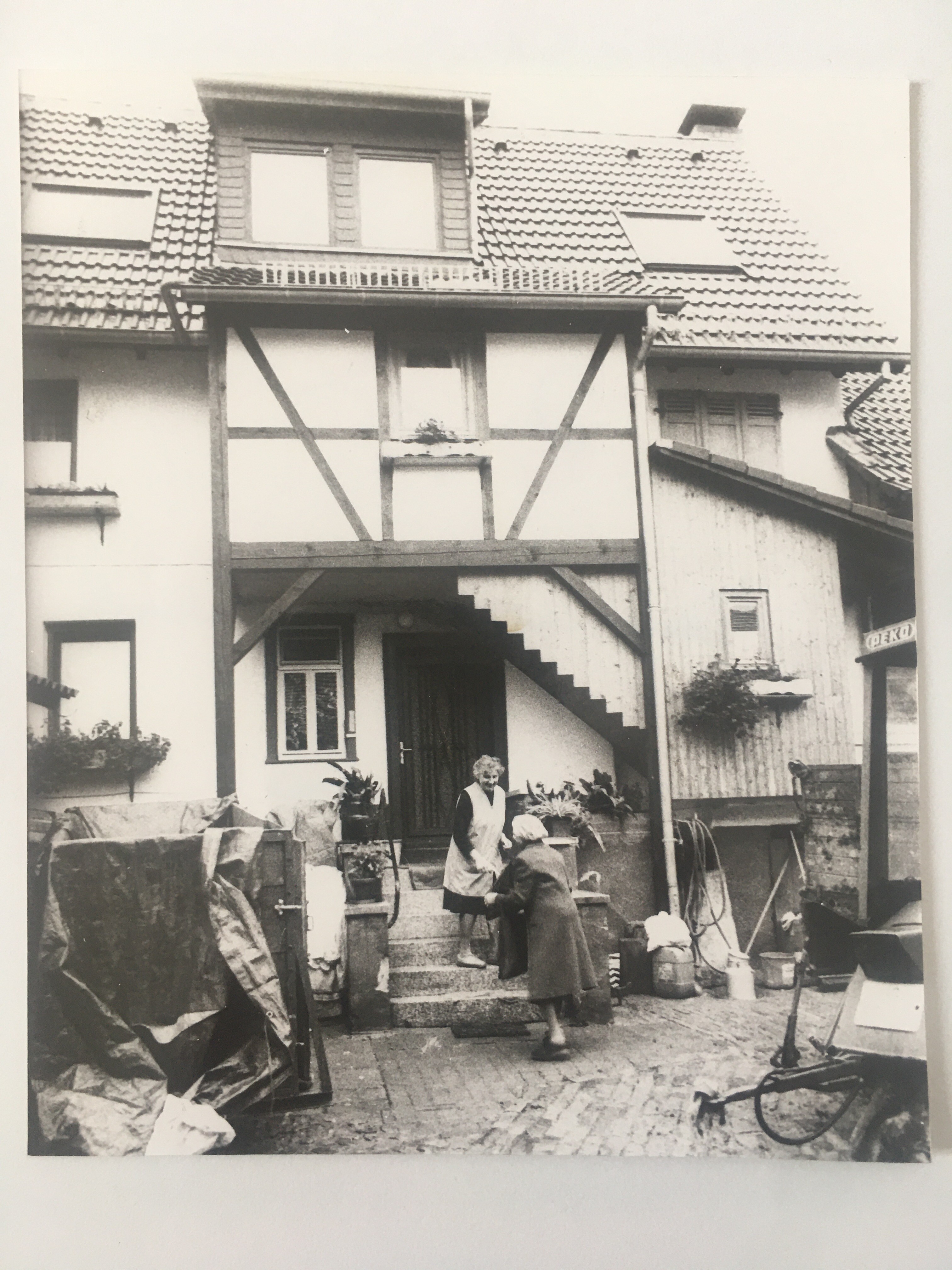 Quellenhof Kirchgasse 9, ca. 1990. (Taunus-Rhein-Main - Regionalgeschichtliche Sammlung Dr. Stefan Naas CC BY-NC-SA)