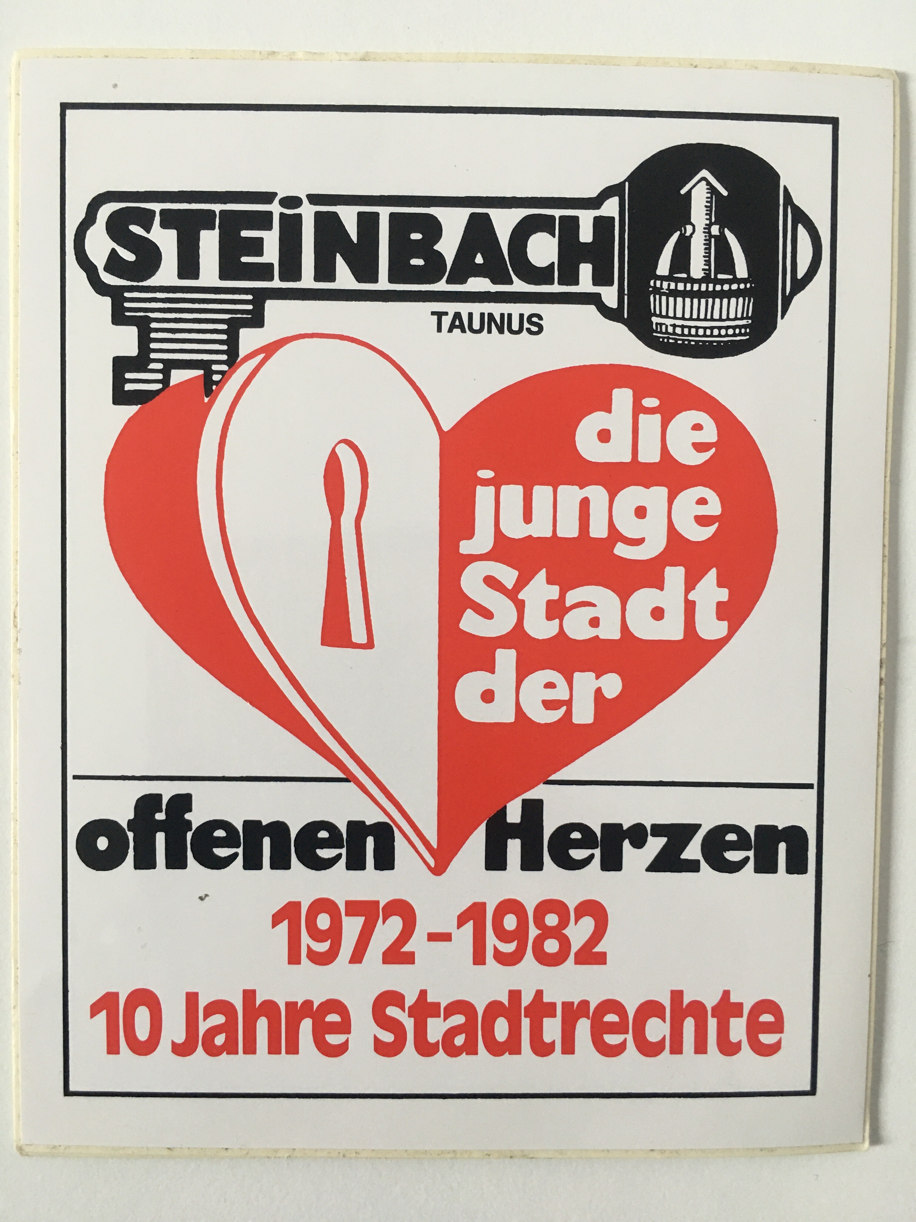 Aufkleber 10 Jahre Stadtrechte 1972-1982, 1982 (Taunus-Rhein-Main - Regionalgeschichtliche Sammlung Dr. Stefan Naas CC BY-NC-SA)