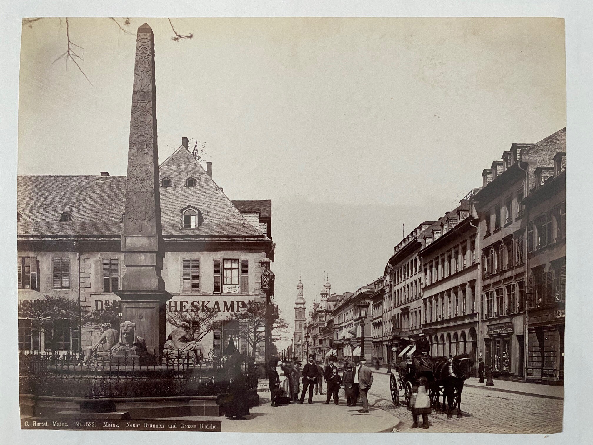 Carl Hertel, Mainz, Neuer Brunnen, ca. 1880 (Taunus-Rhein-Main - Regionalgeschichtliche Sammlung Dr. Stefan Naas CC BY-NC-SA)