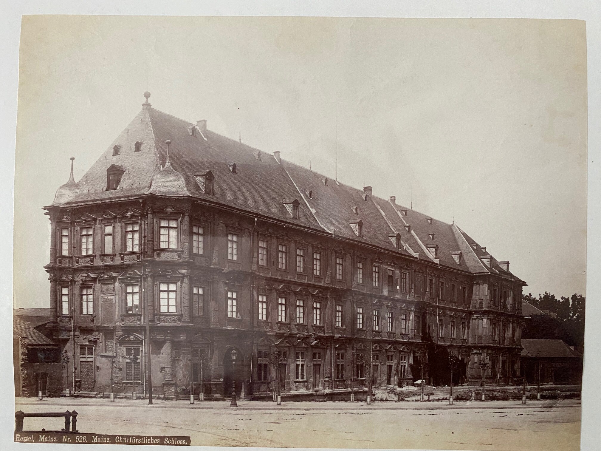 Carl Hertel, Mainz, Churfürstliches Schloss, Nr. 526, ca. 1880 (Taunus-Rhein-Main - Regionalgeschichtliche Sammlung Dr. Stefan Naas CC BY-NC-SA)