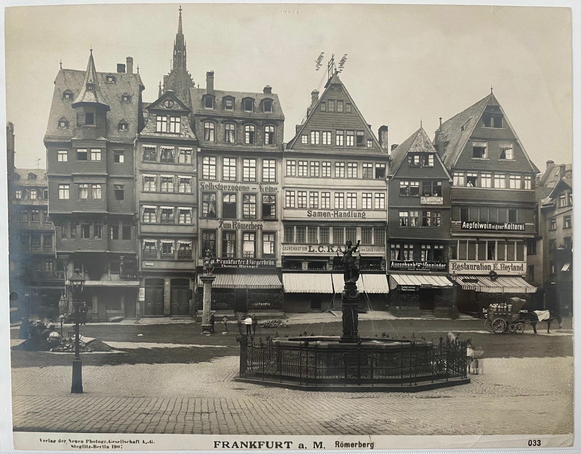 Frankfurt, Römerberg, ca. 1907. (Taunus-Rhein-Main - Regionalgeschichtliche Sammlung Dr. Stefan Naas CC BY-NC-SA)