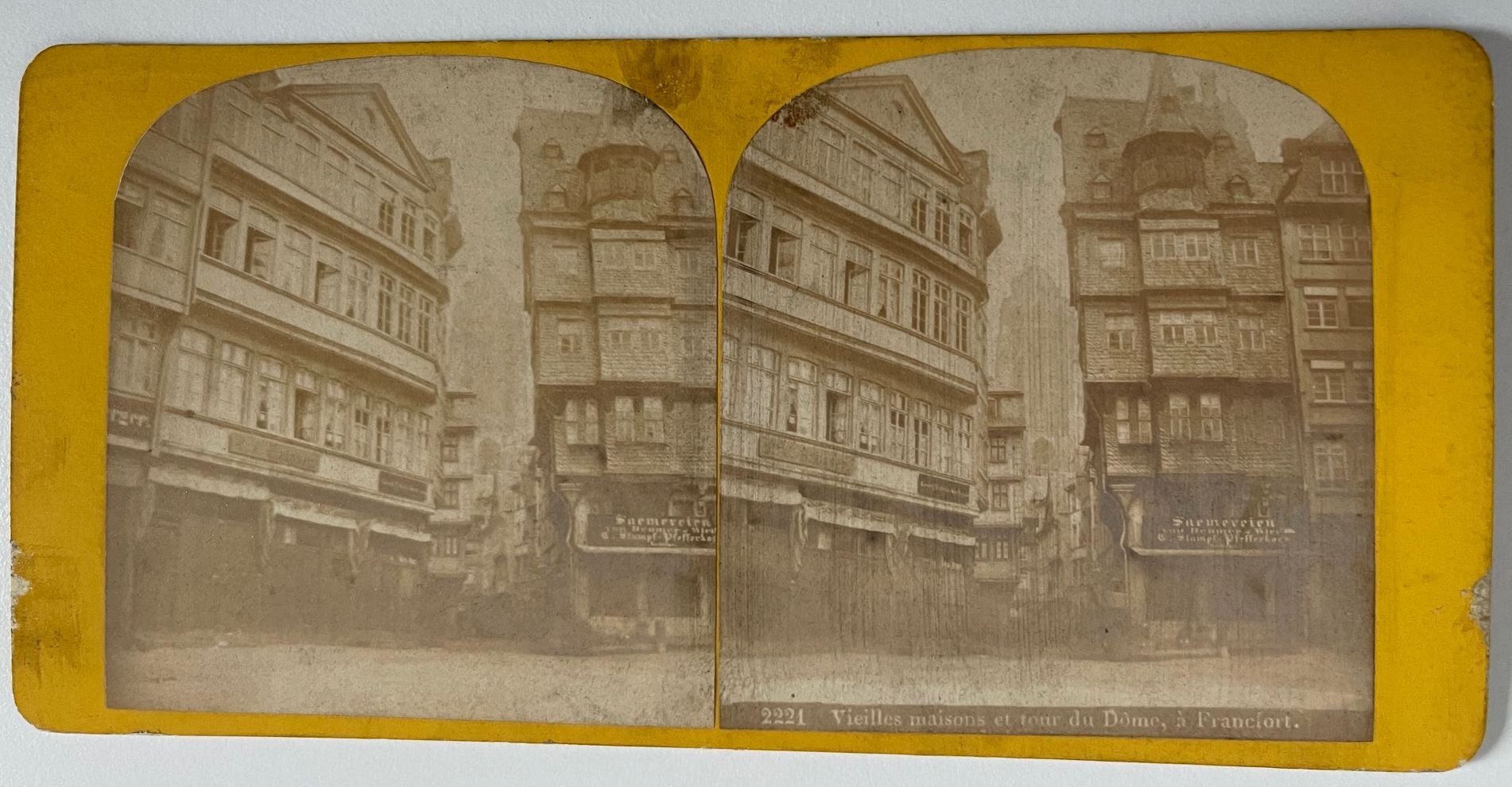 Frankfurt, Nr. 2221, Vieilles maisons et tour du Dome, a Francfort, ca. 1869. (Taunus-Rhein-Main - Regionalgeschichtliche Sammlung Dr. Stefan Naas CC BY-NC-SA)