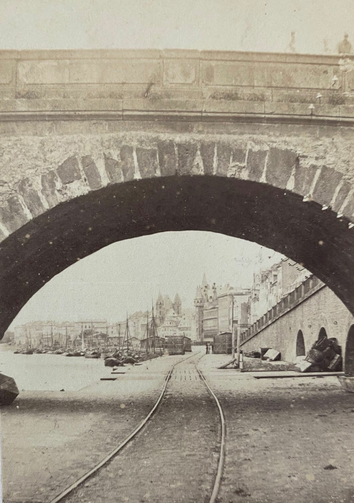 Hippolyte Jouvin, Francfort, Vue du port sur Mein, ca. 1865 (Taunus-Rhein-Main - Regionalgeschichtliche Sammlung Dr. Stefan Naas CC BY-NC-SA)