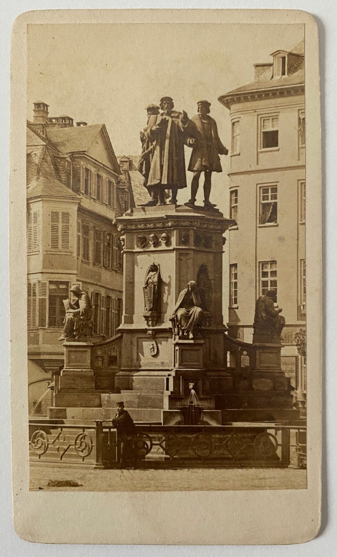Unbekannter Fotograf, Gutenberg, Fust, Schöffer, 19. Juli 1867 (Taunus-Rhein-Main - Regionalgeschichtliche Sammlung Dr. Stefan Naas CC BY-NC-SA)