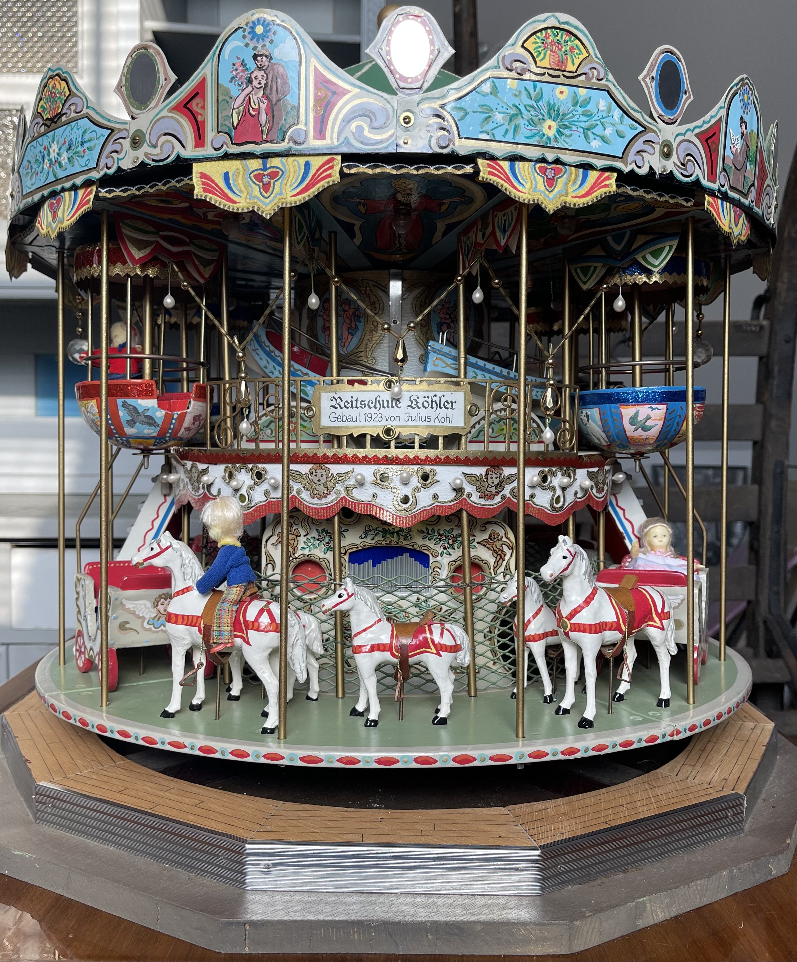Modellkarussell (Stadtmuseum "Haus zum Löwen", Neu-Isenburg CC BY-NC-SA)