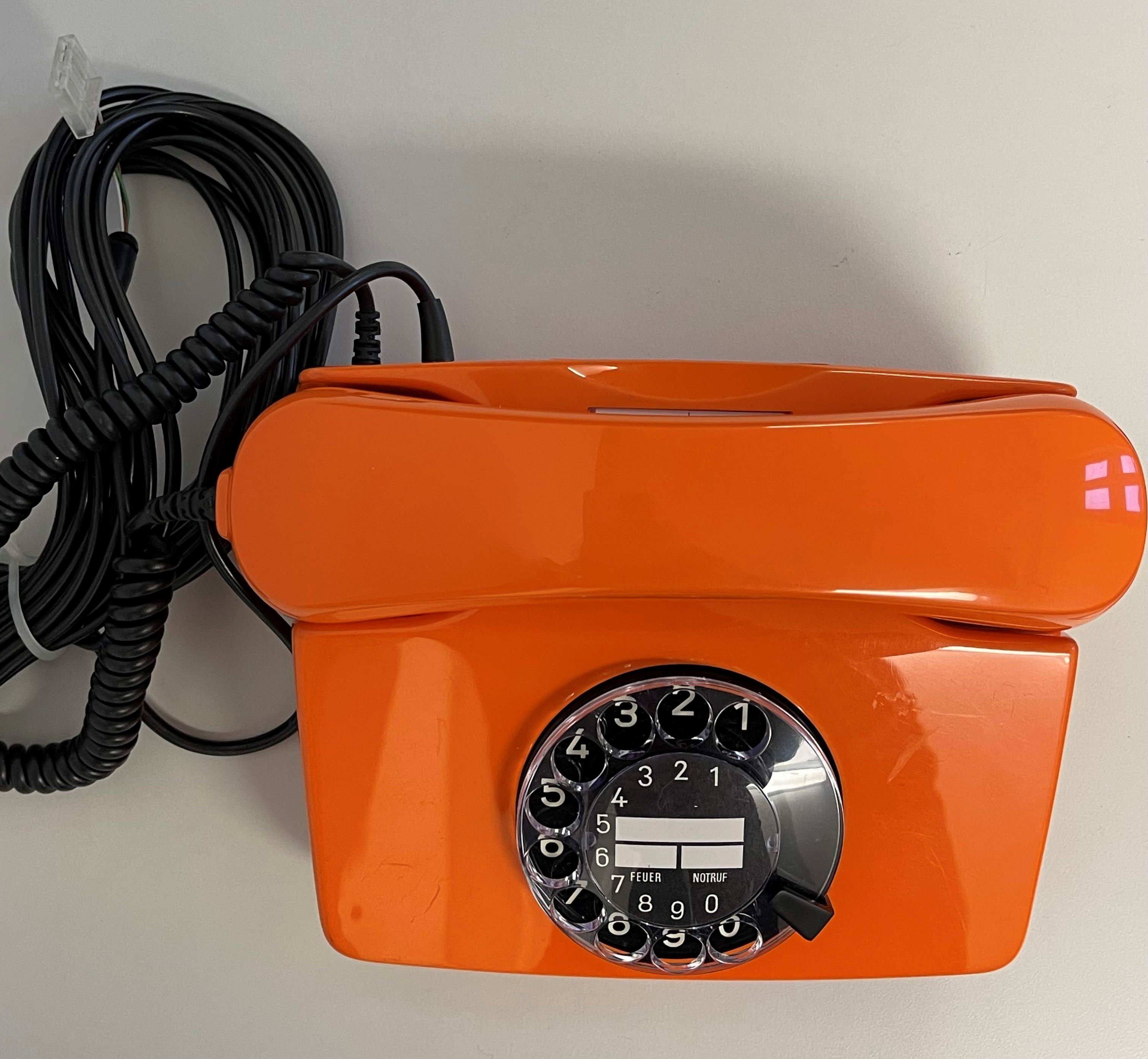 Telefon (Stadtmuseum "Haus zum Löwen", Neu-Isenburg CC BY-NC-SA)