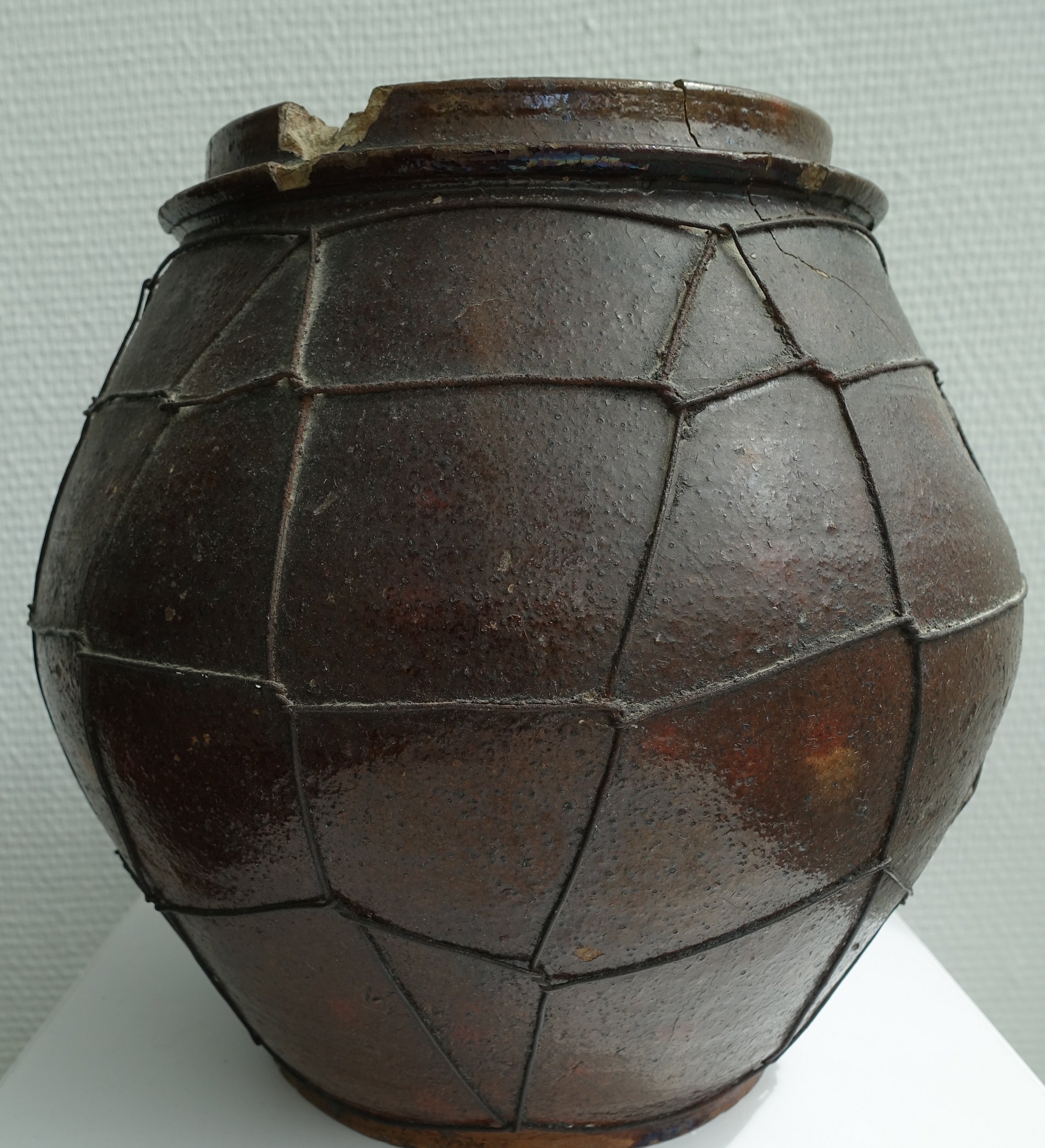 Topf aus Keramik (Museum der Stadt Eschborn CC BY-NC-SA)