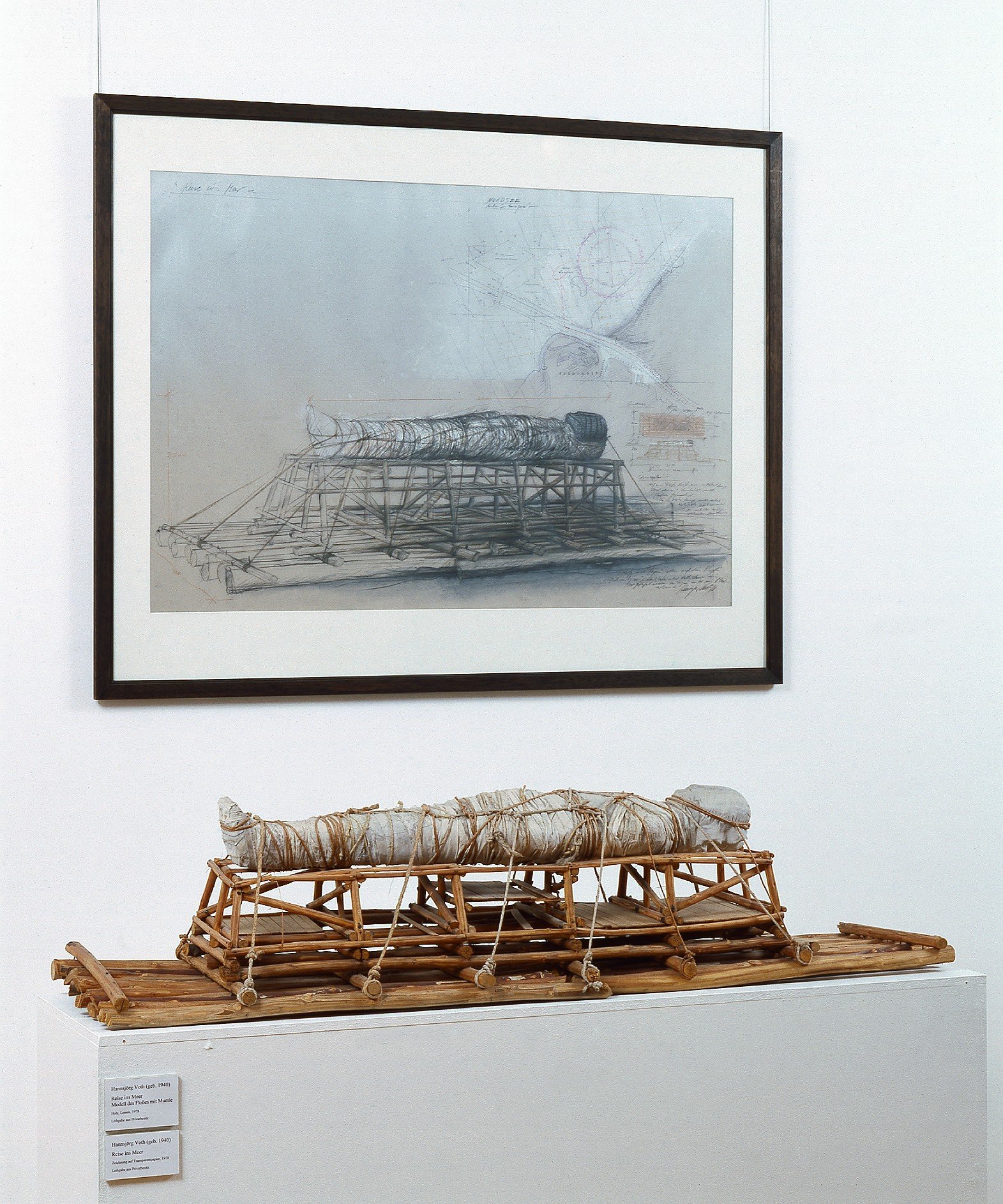 Floßmodell und Grafik "Reise ins Meer" (Museum für Sepulkralkultur CC BY-NC-SA)