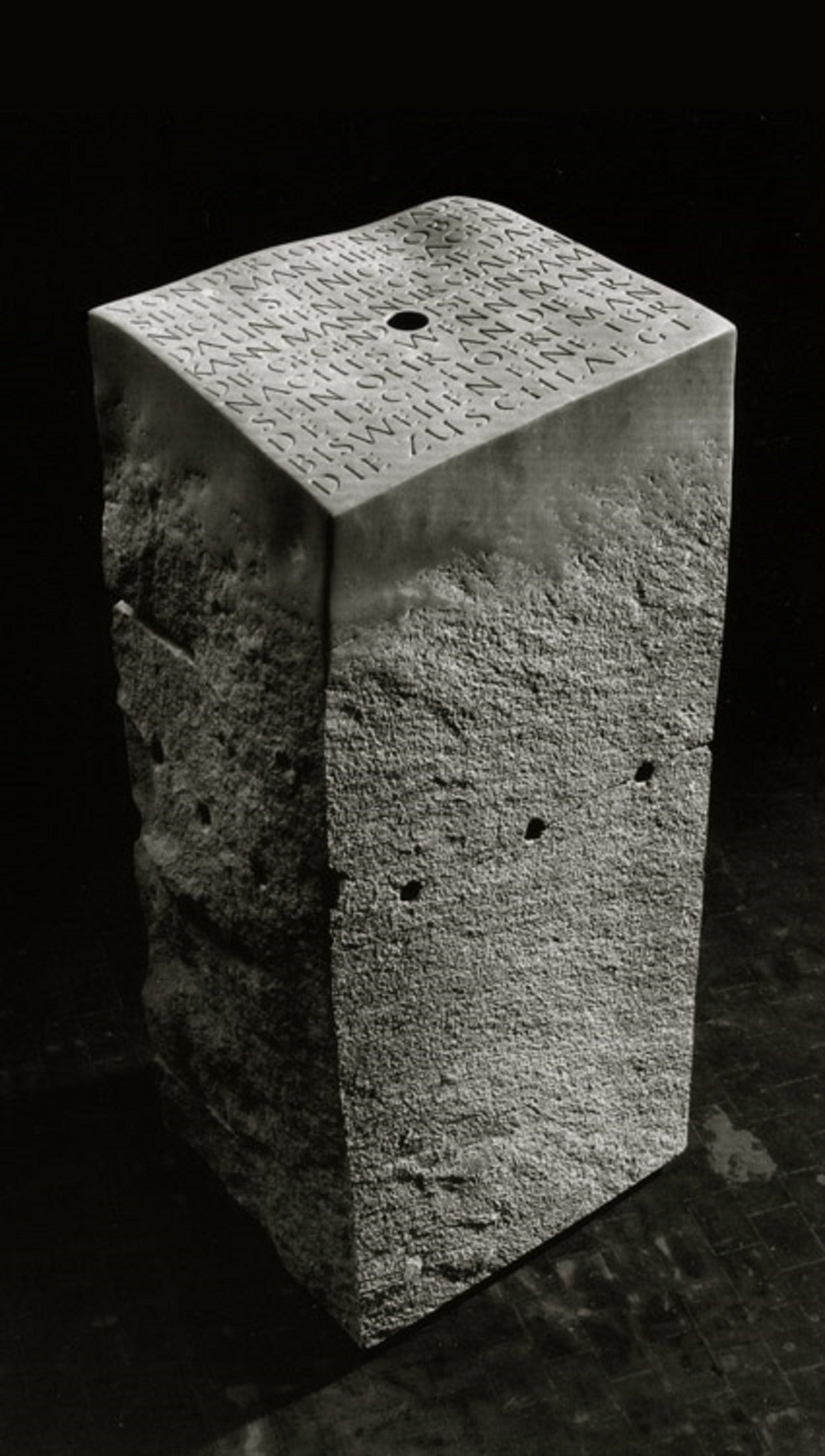 Grabzeichen/Steinobjekt "Die Totenstadt" (Johannes Twielemeier) (Johannes Twielemeier CC0)
