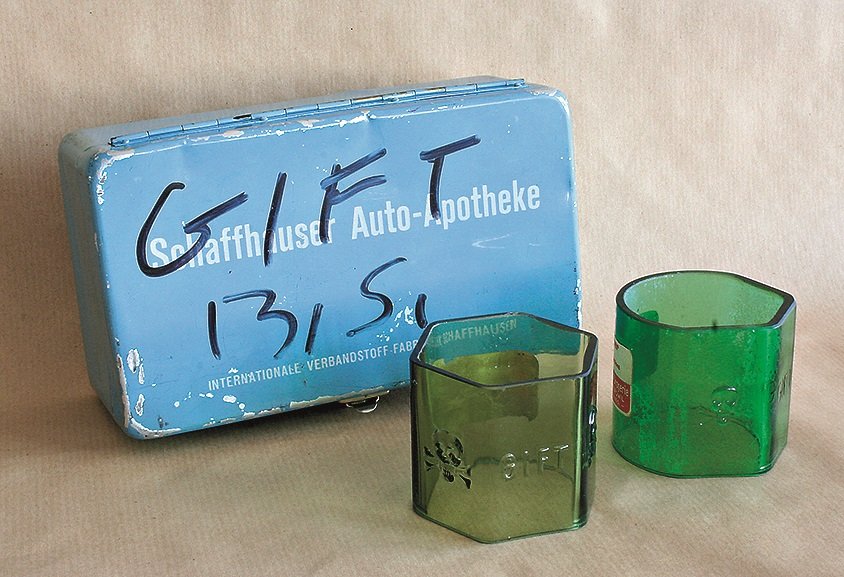 Armreife "Gift" mit Schmuckdose (Bernhard Schobinger) (Museum für Sepulkralkultur CC BY-NC-SA)