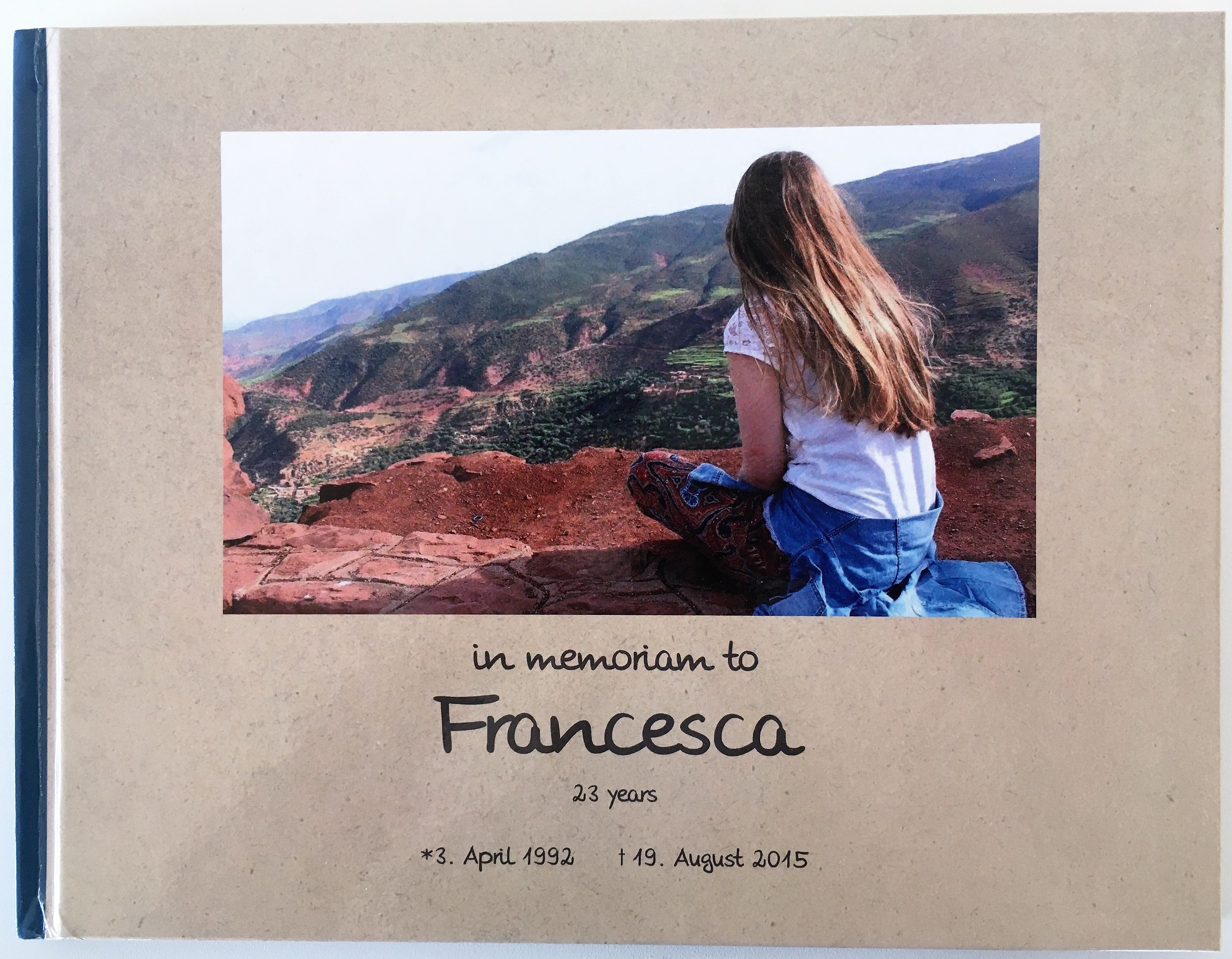 Erinnerungsalbum "In memoriam to Francesca" (Museum für Sepulkralkultur CC BY)