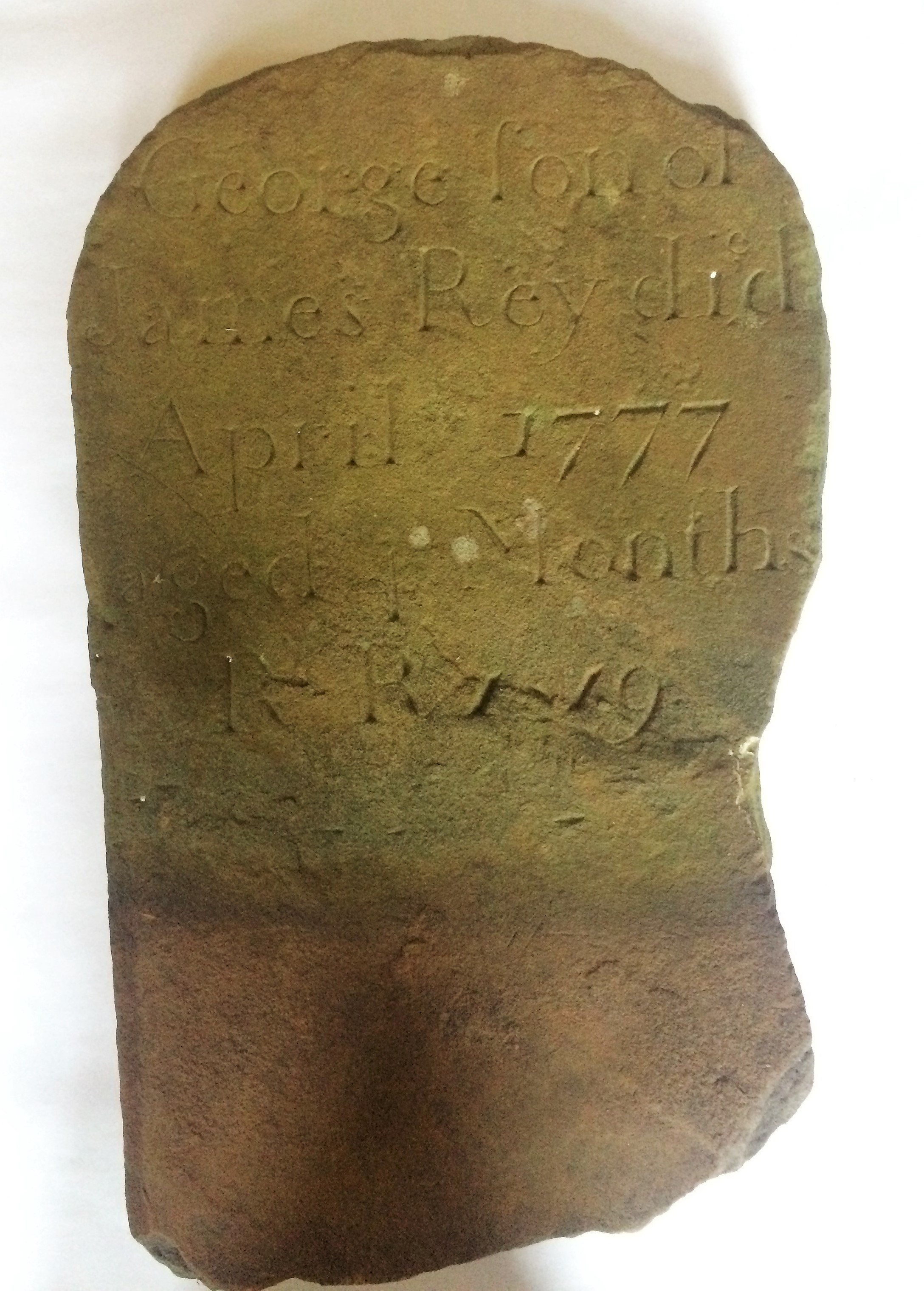 Grabstein "George" († 1777) (Museum für Sepulkralkultur CC BY)