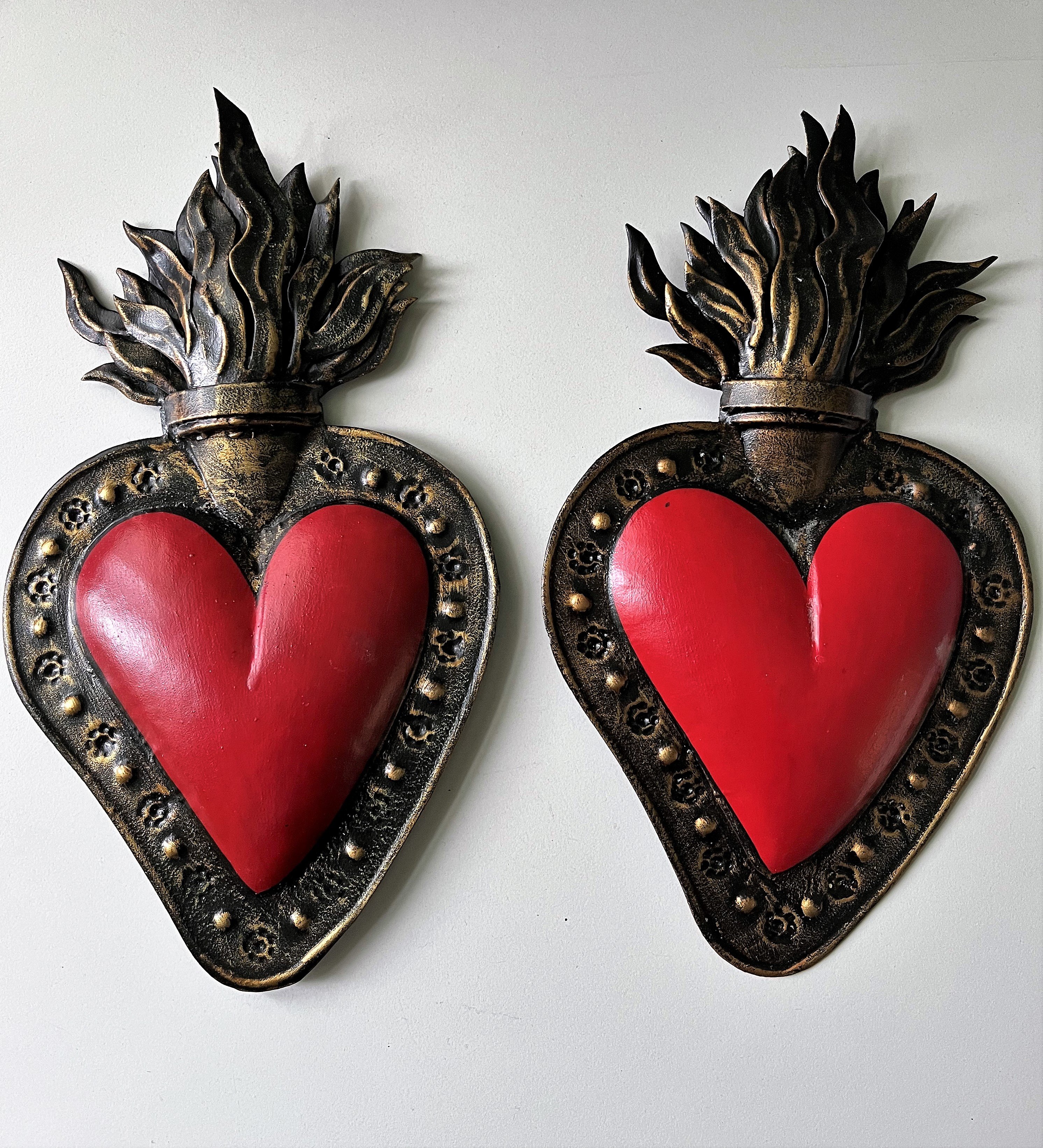 Flammendes Herz (2 Stück) (Museum für Sepulkralkultur CC BY)