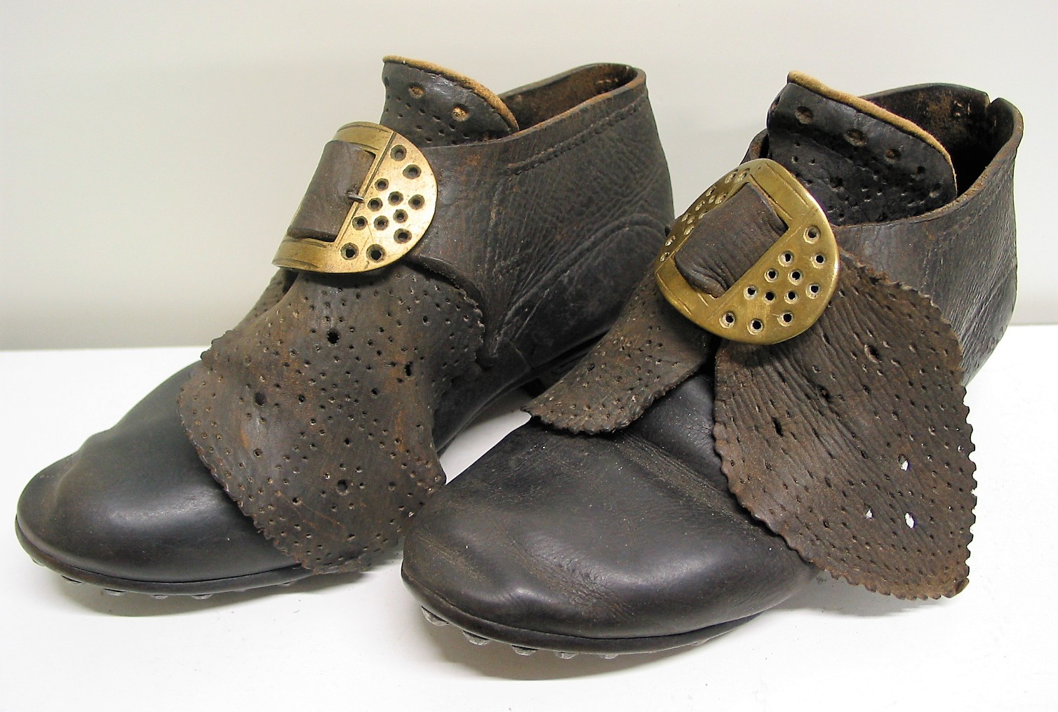 Schuhpaar (Schwälmer Tracht) (Museum für Sepulkralkultur CC BY-NC-SA)
