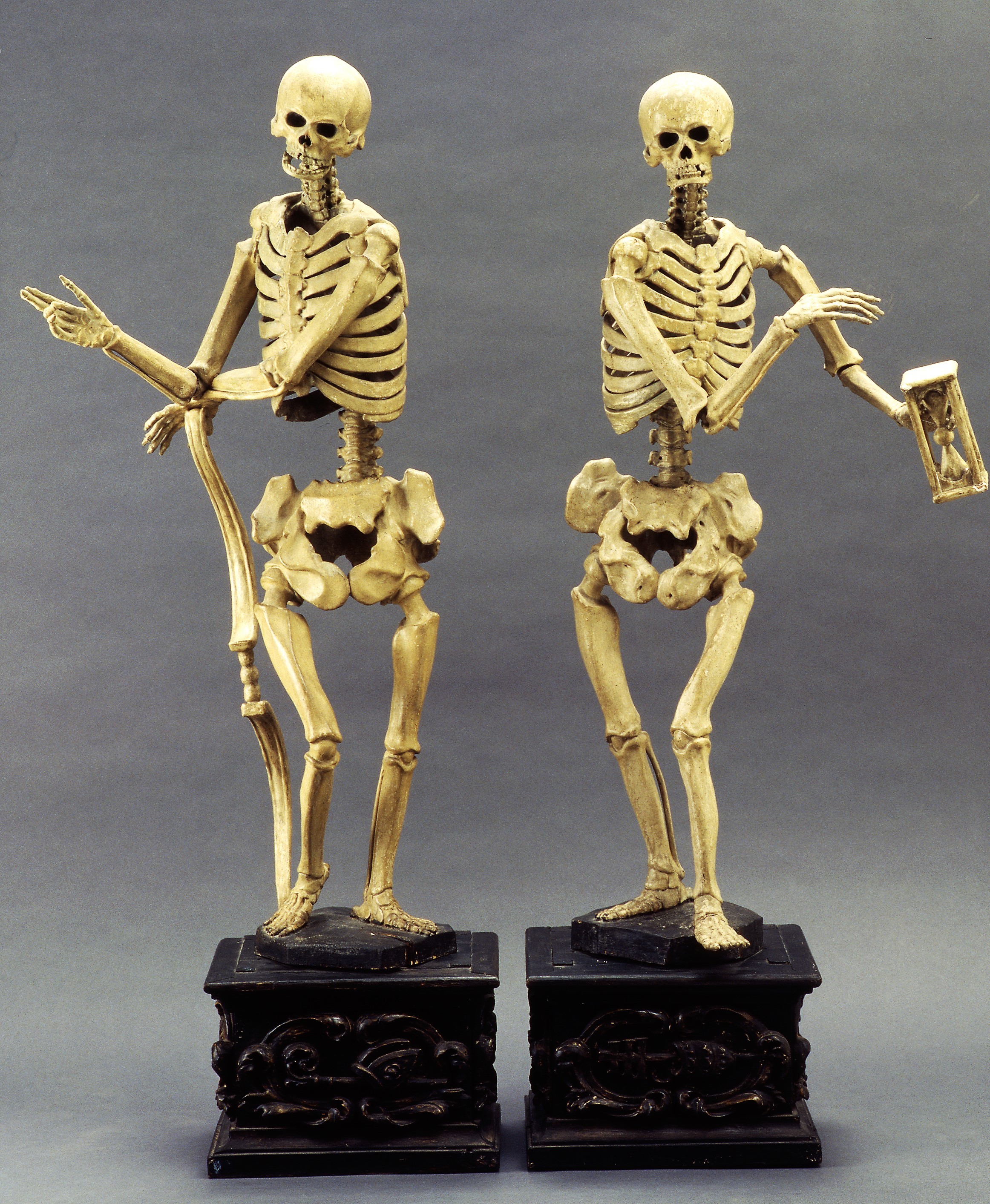 Skulpturenpaar "Tod und Tödin" (Museum für Sepulkralkultur CC BY-NC-SA)