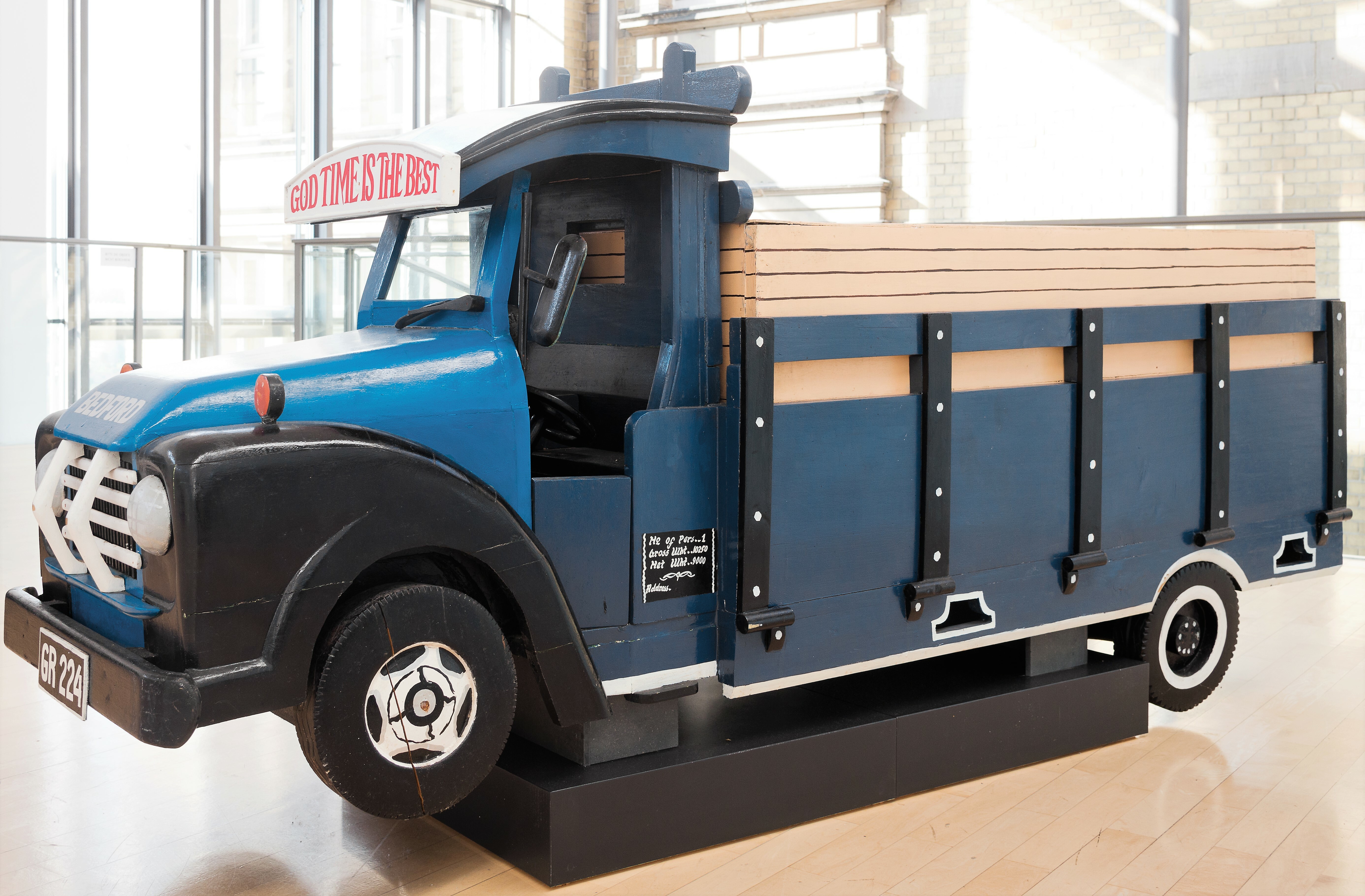 Sarg "Truck" (Museum für Sepulkralkultur CC BY-NC-SA)