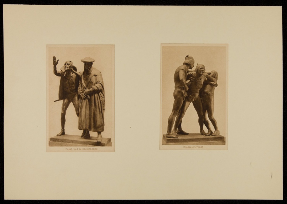 Zwei Postkarten mit der Abbildung der beiden Figurengruppen zu Goethes &quot;Faust&quot; (Freies Deutsches Hochstift / Frankfurter Goethe-Museum CC BY-NC-SA)