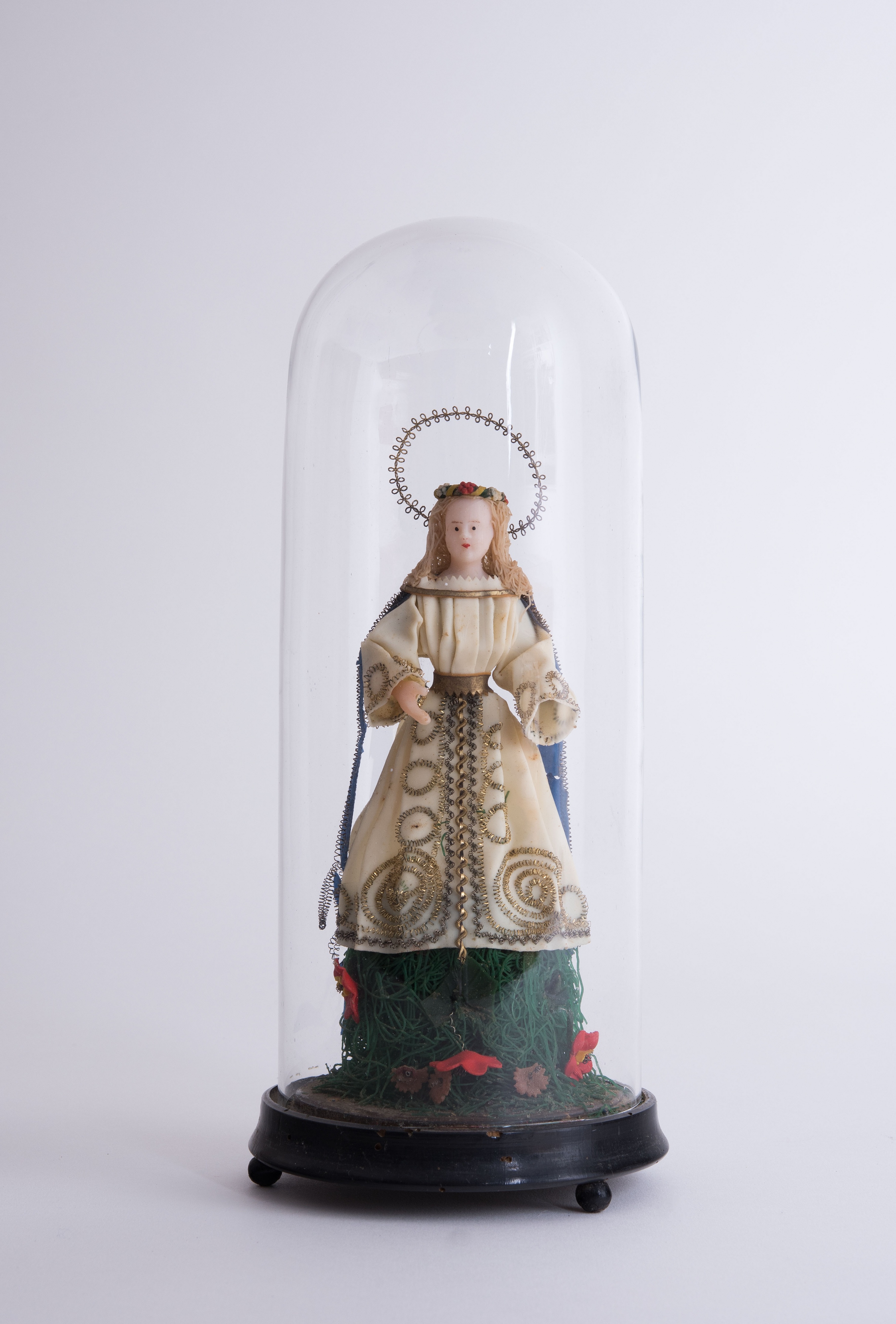 Mária szobor üvegbúra alatt (Mecseknádasdi Német Nemzetiségi Tájház CC BY-NC-SA)