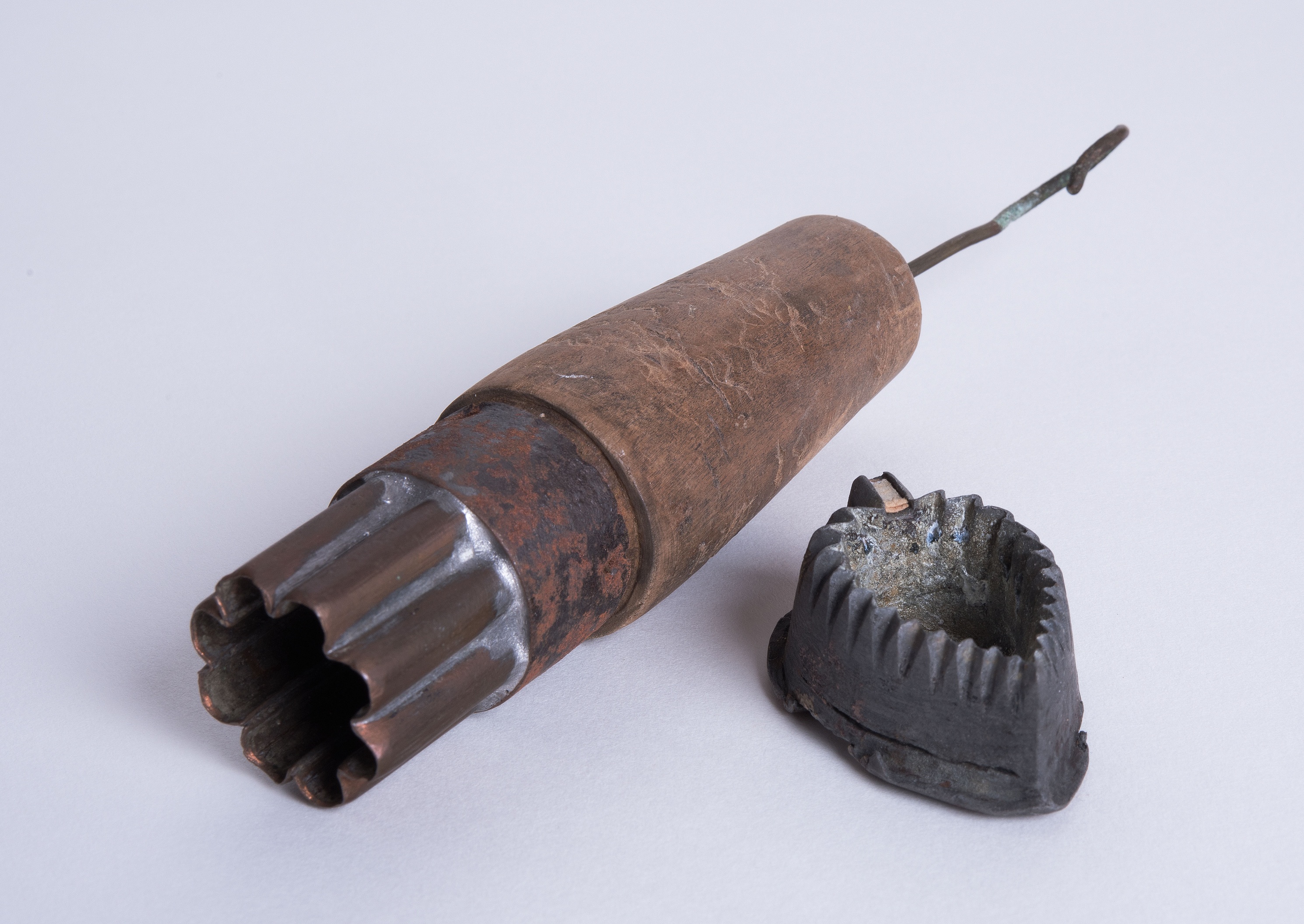 Gyertyadíszítő eszközök (Mecseknádasdi Német Nemzetiségi Tájház CC BY-NC-SA)