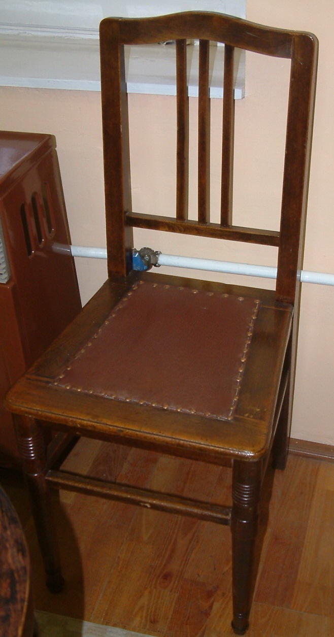 Támlás szék, keményfa (Erkel Ferenc Múzeum, Gyula CC BY-NC-SA)