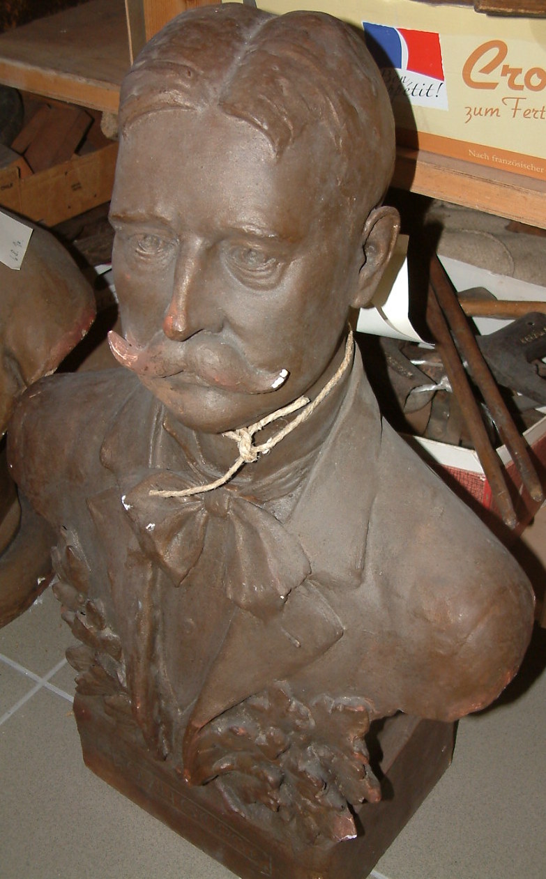 Oláh György mellszobra (Erkel Ferenc Múzeum CC BY-NC-SA)