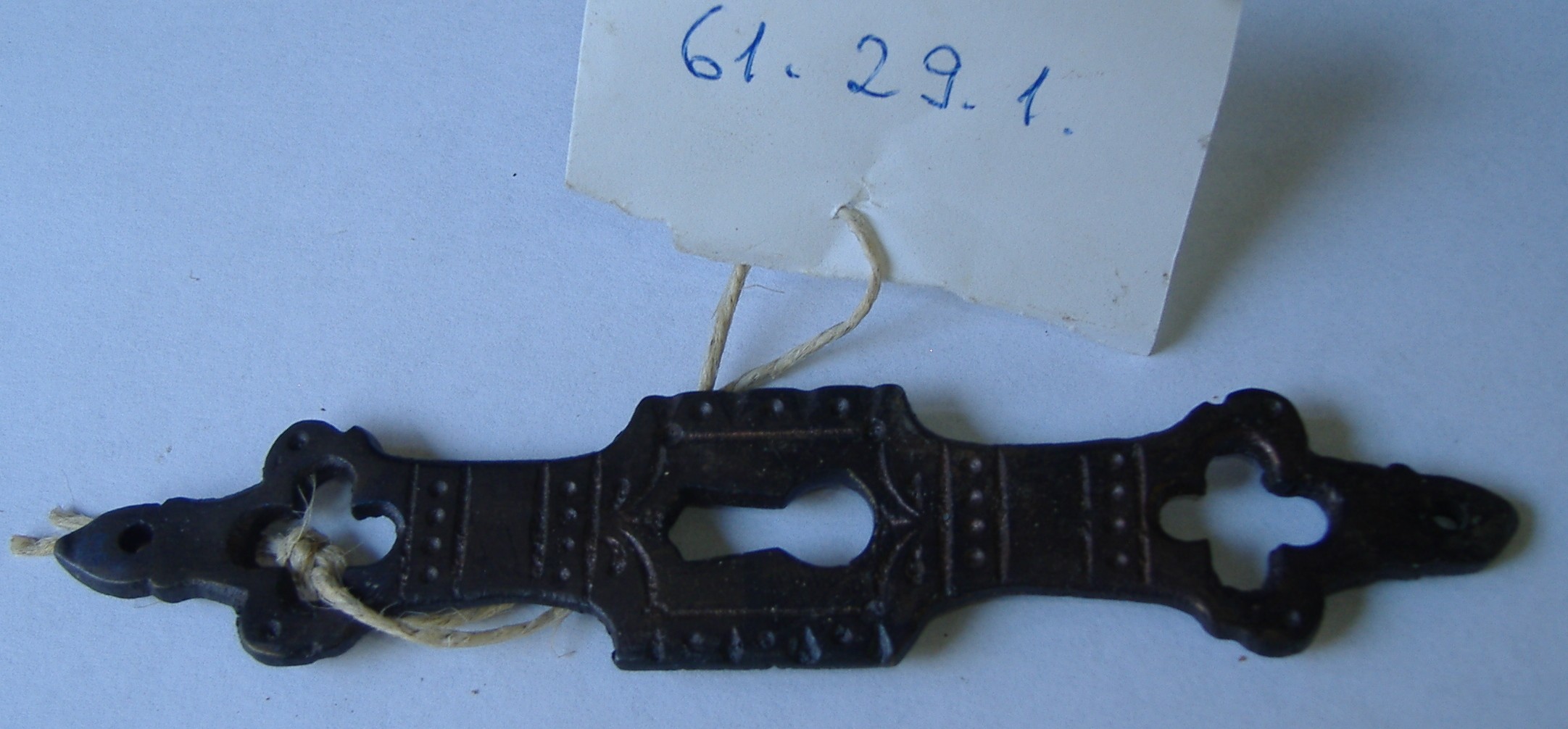 Kulcslyukpajzs (Erkel Ferenc Múzeum CC BY-NC-SA)