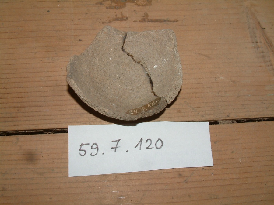 Kis fazék fenék töredéke (Erkel Ferenc Múzeum, Gyula CC BY-NC-SA)