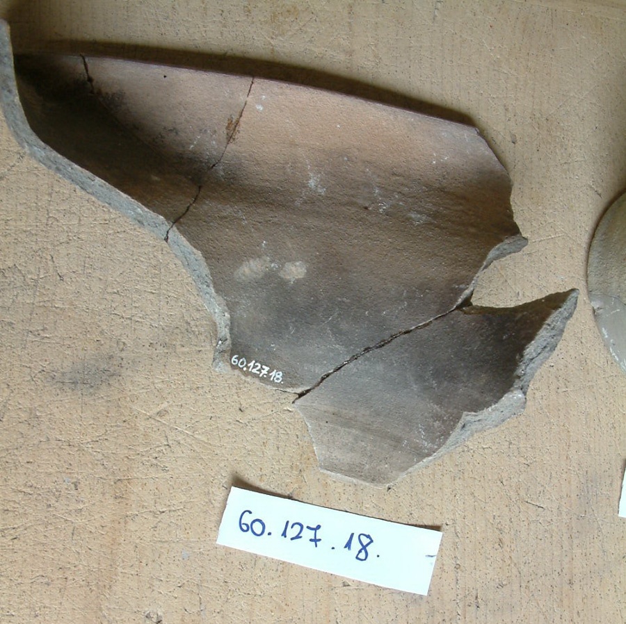 Kemenceszem perem-fal töredéke (Erkel Ferenc Múzeum, Gyula CC BY-NC-SA)
