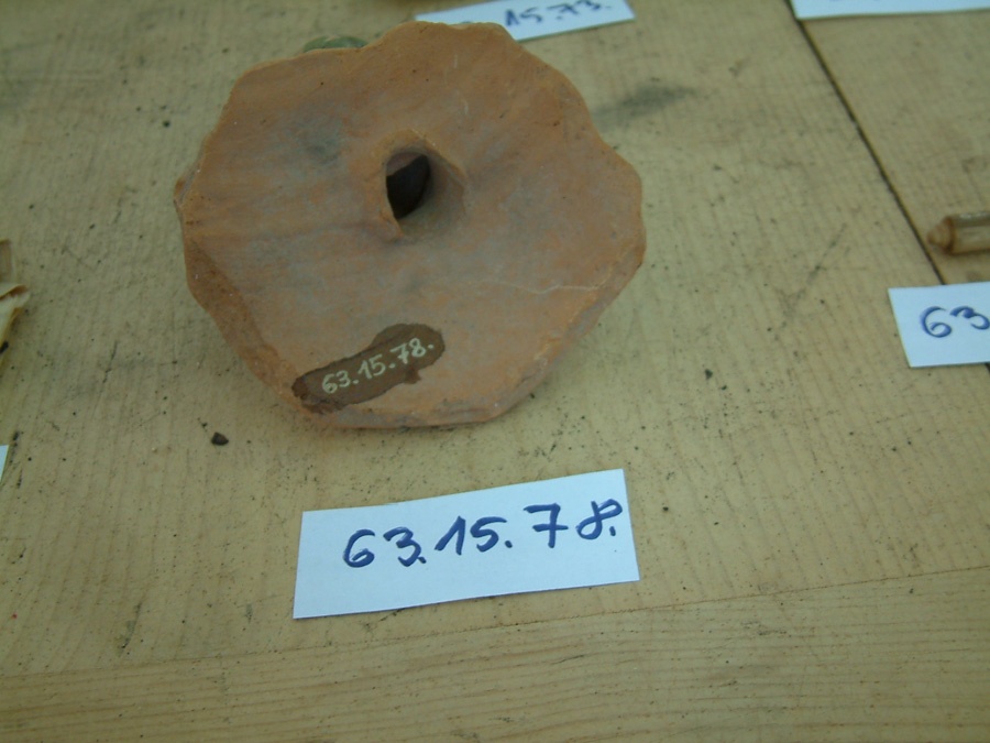 Korsó faltöredéke kiöntőcsővel (Erkel Ferenc Múzeum, Gyula CC BY-NC-SA)