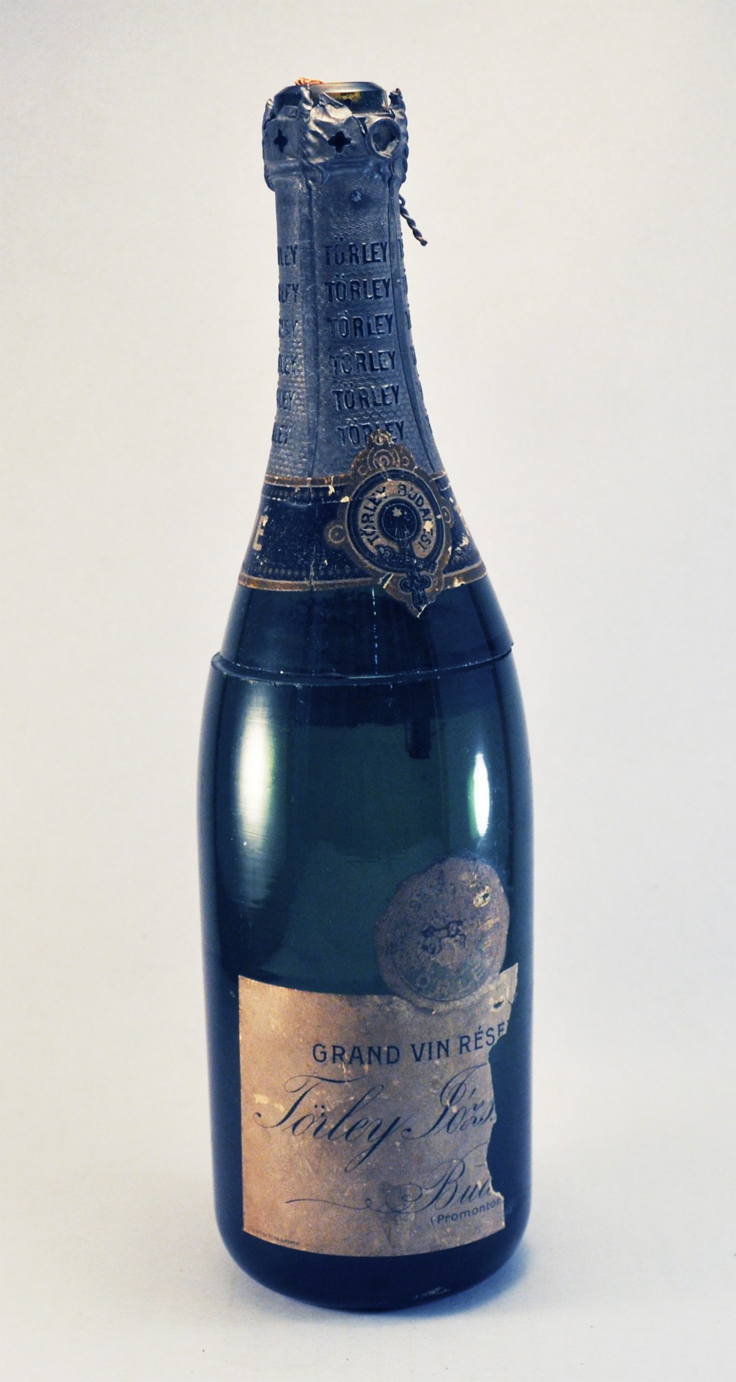 Kettészedhető pezsgősüveg (Kecskeméti Katona József Múzeum CC BY-NC-SA)
