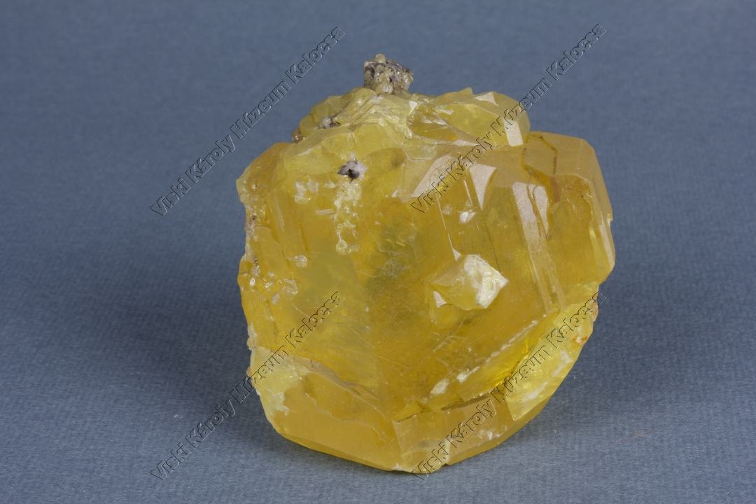 kén (nagy átlátszó kristály) (Viski Károly Múzeum Kalocsa RR-F)