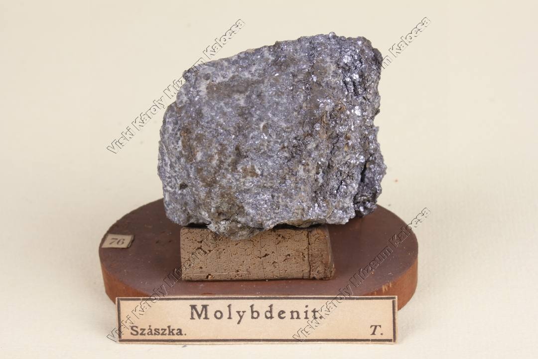molibdenit (Viski Károly Múzeum Kalocsa RR-F)