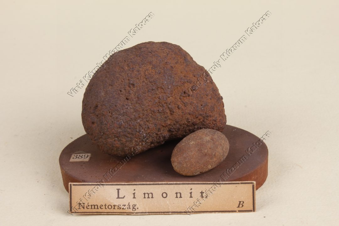 limonit (Viski Károly Múzeum Kalocsa RR-F)