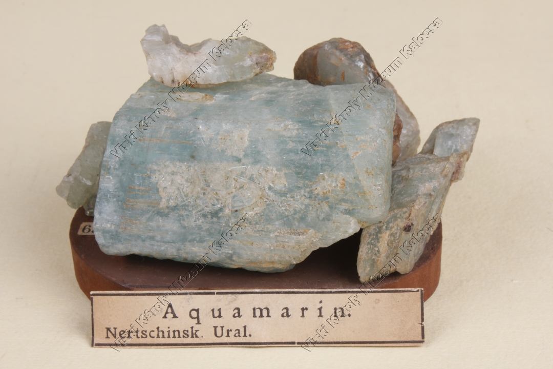 akvamarin (Viski Károly Múzeum Kalocsa RR-F)