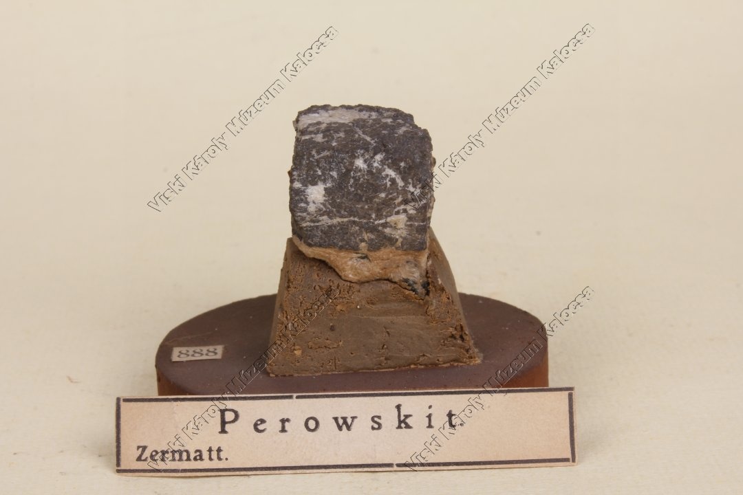 perowskit (Viski Károly Múzeum Kalocsa RR-F)