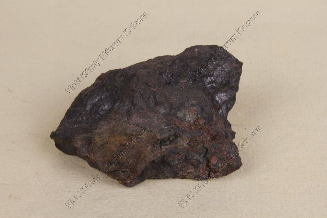 uraninit (uránszurokérc) (Viski Károly Múzeum Kalocsa RR-F)