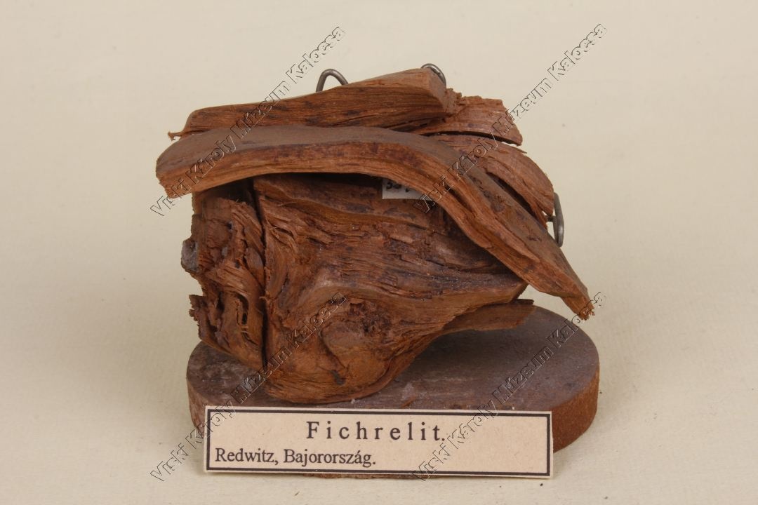 fichtelit (Viski Károly Múzeum Kalocsa RR-F)