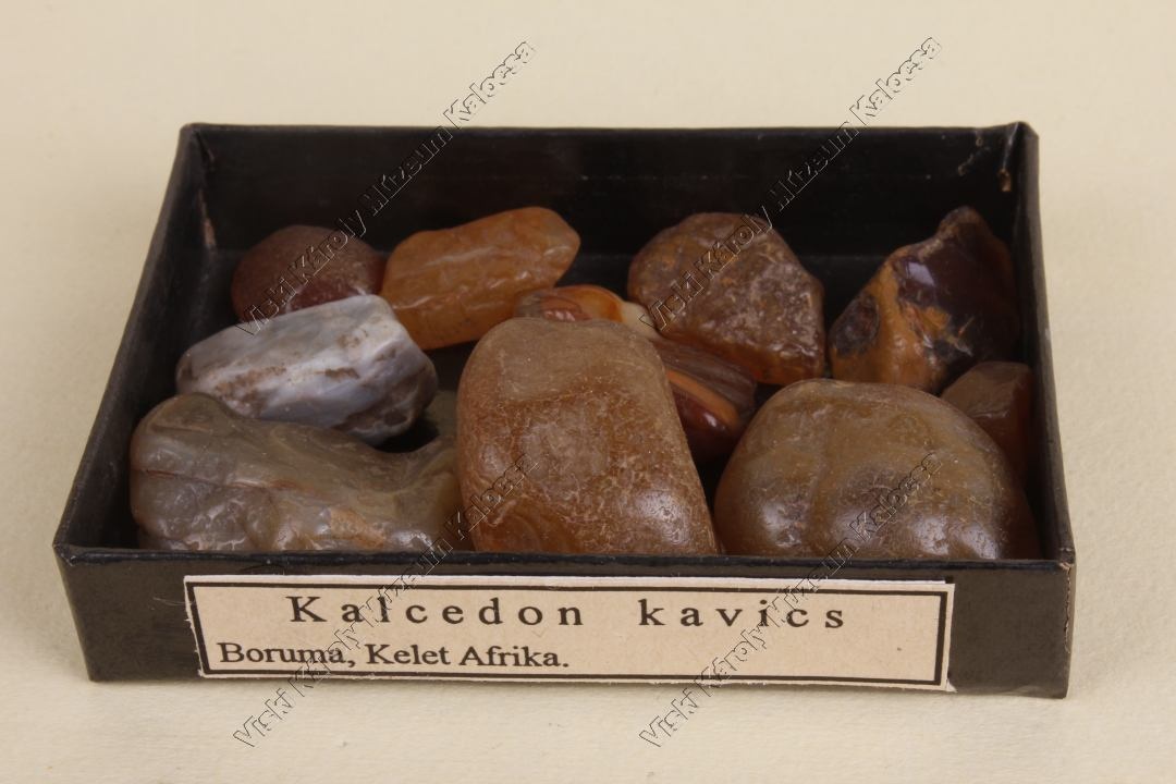 kalcedon kavics (Viski Károly Múzeum Kalocsa RR-F)