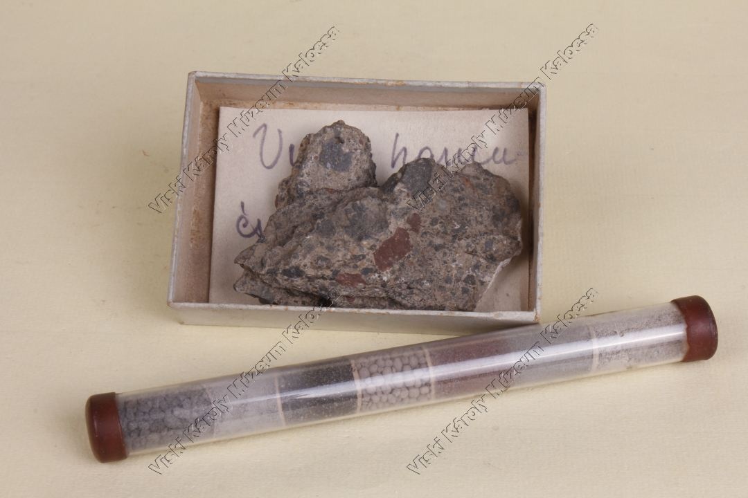 vulkáni hamu, láva breecia (Viski Károly Múzeum Kalocsa RR-F)