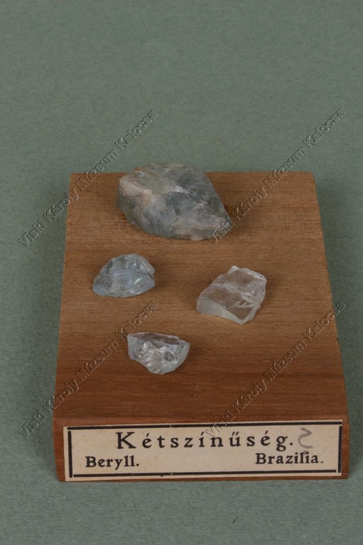 berill (Viski Károly Múzeum Kalocsa RR-F)